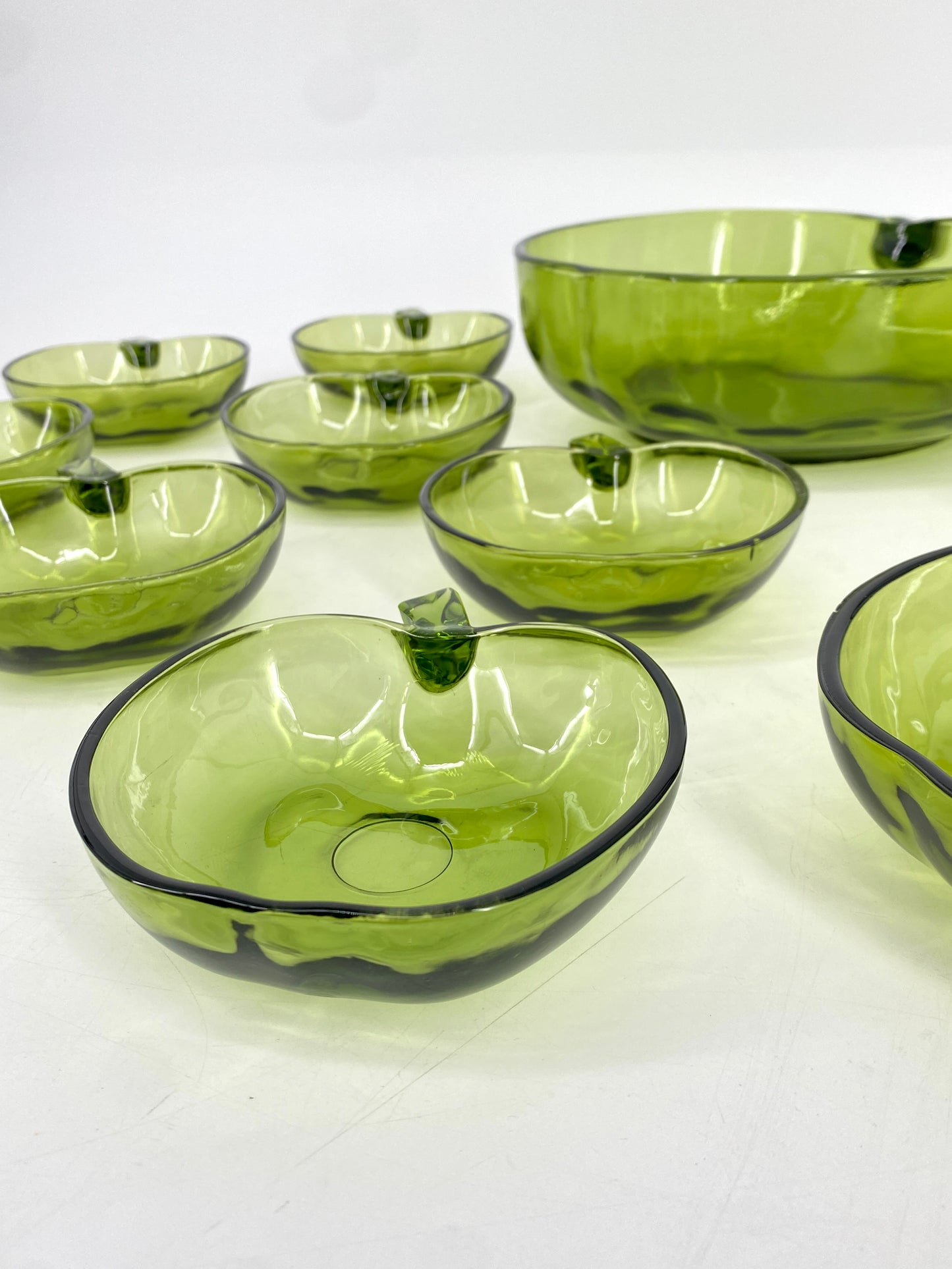 Set aus 10 Glasschalen in Apfelform aus Glas in Grün