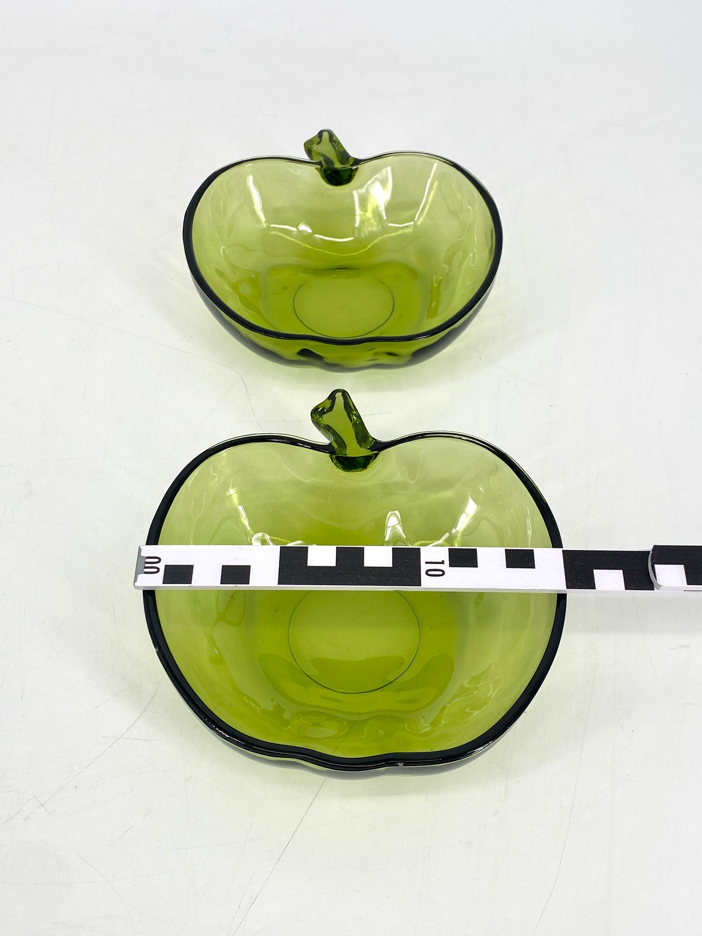 Set aus 10 Glasschalen in Apfelform aus Glas in Grün