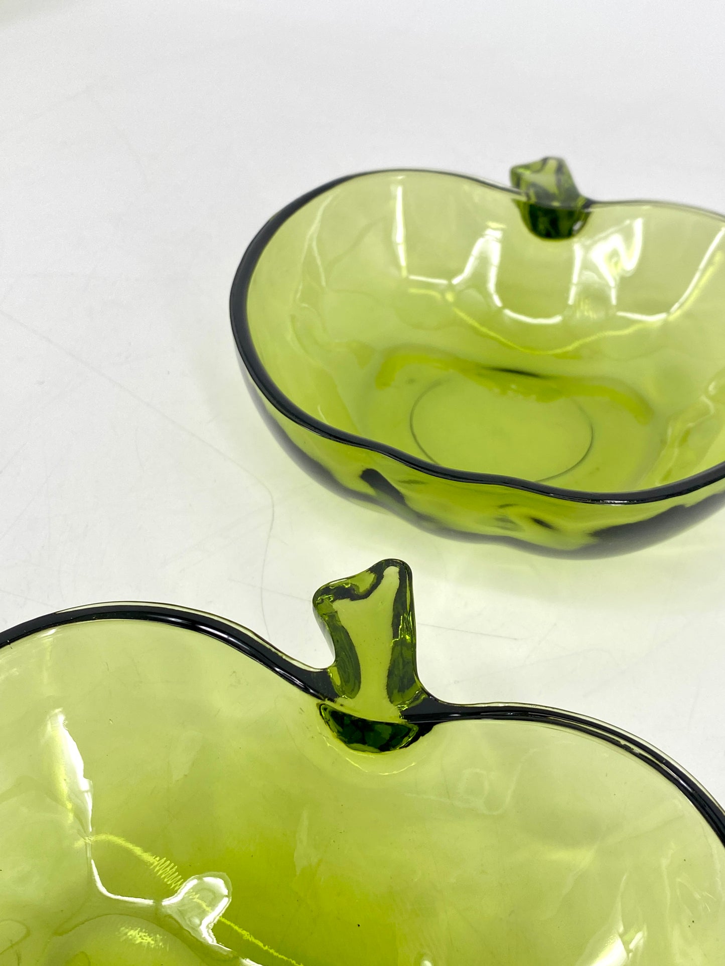 Set aus 10 Glasschalen in Apfelform aus Glas in Grün