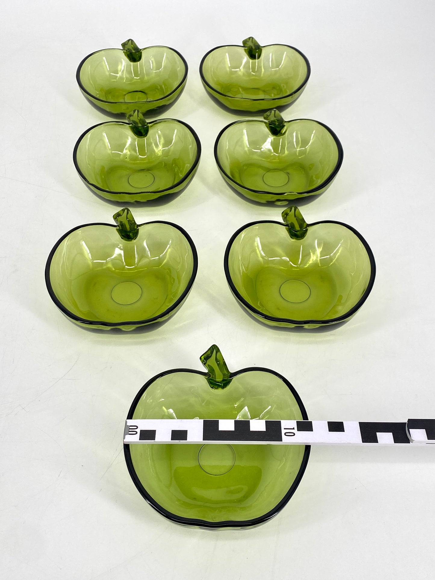 Set aus 10 Glasschalen in Apfelform aus Glas in Grün