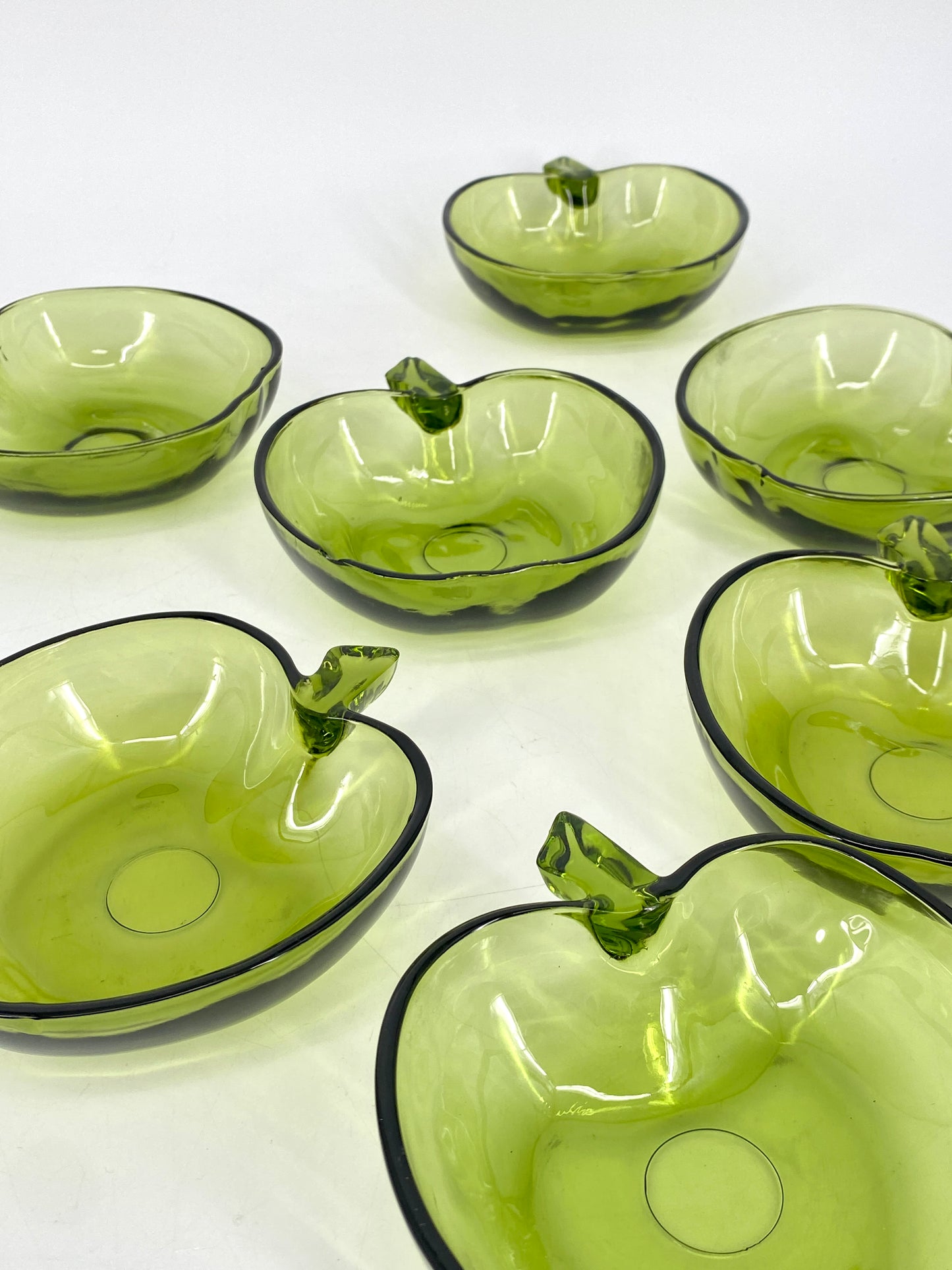 Set aus 10 Glasschalen in Apfelform aus Glas in Grün