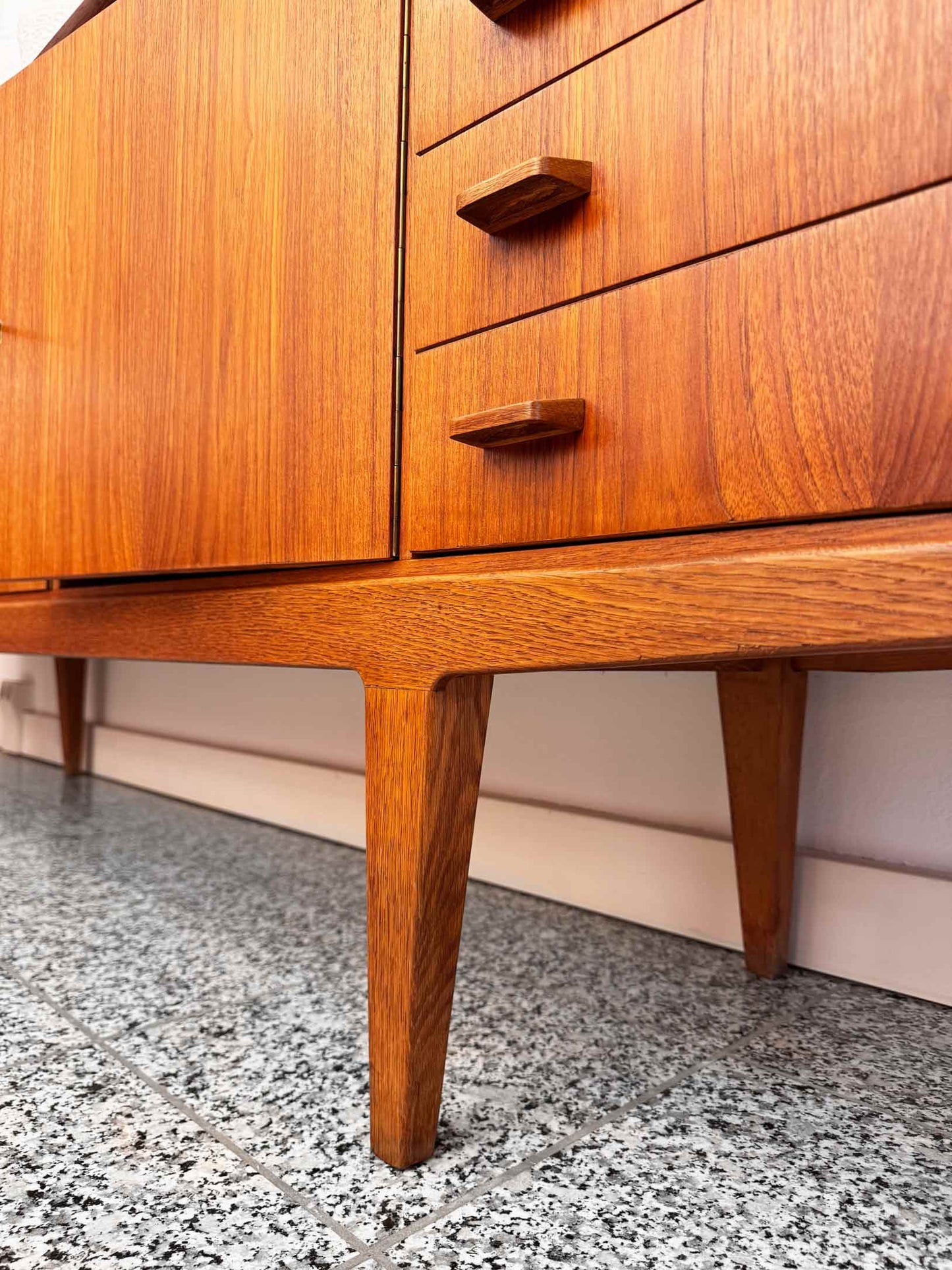 Sideboard aus Teakholz