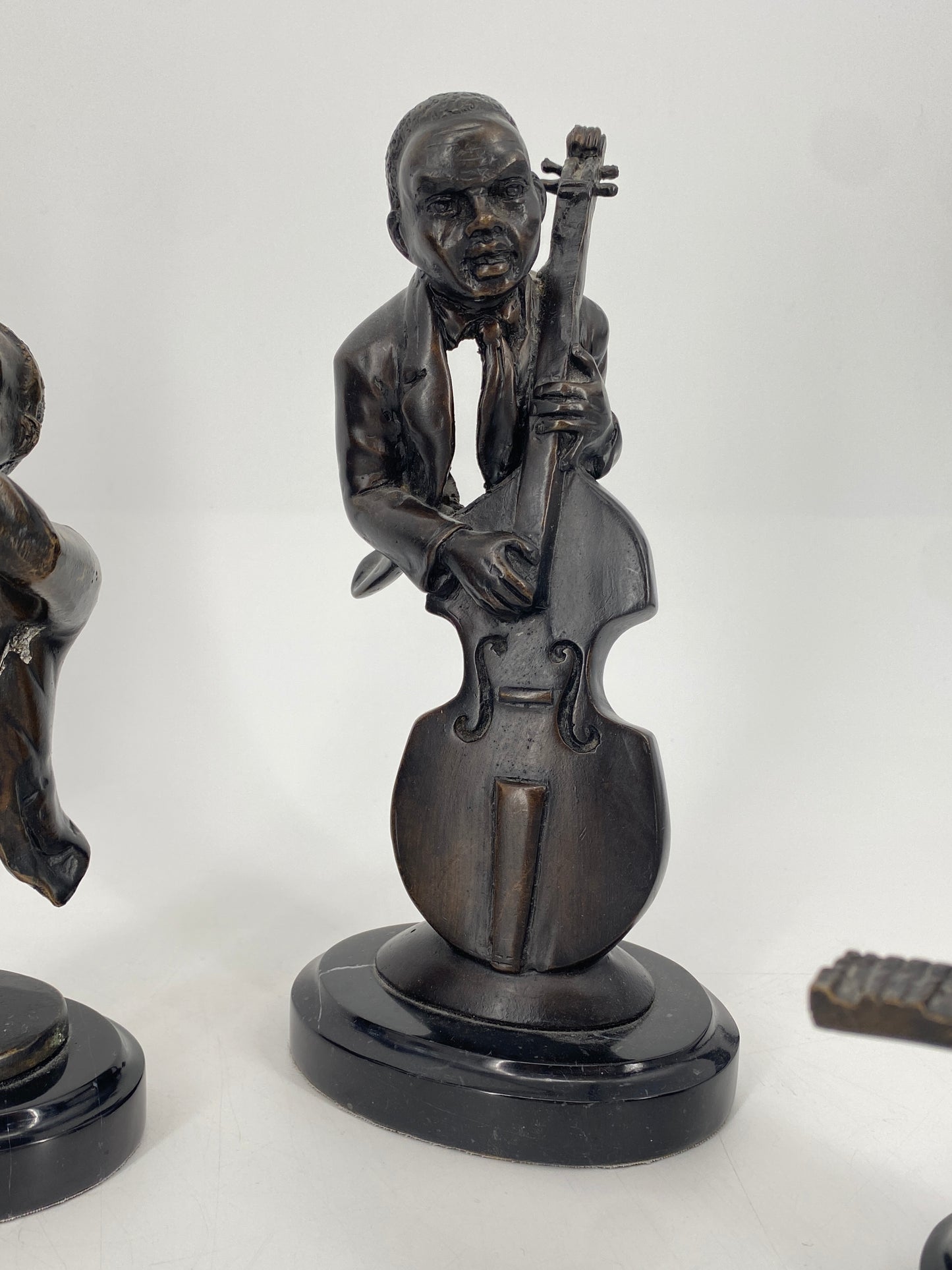5x abstrakte Jazz Musiker Skulpturen aus Bronze und Marmor