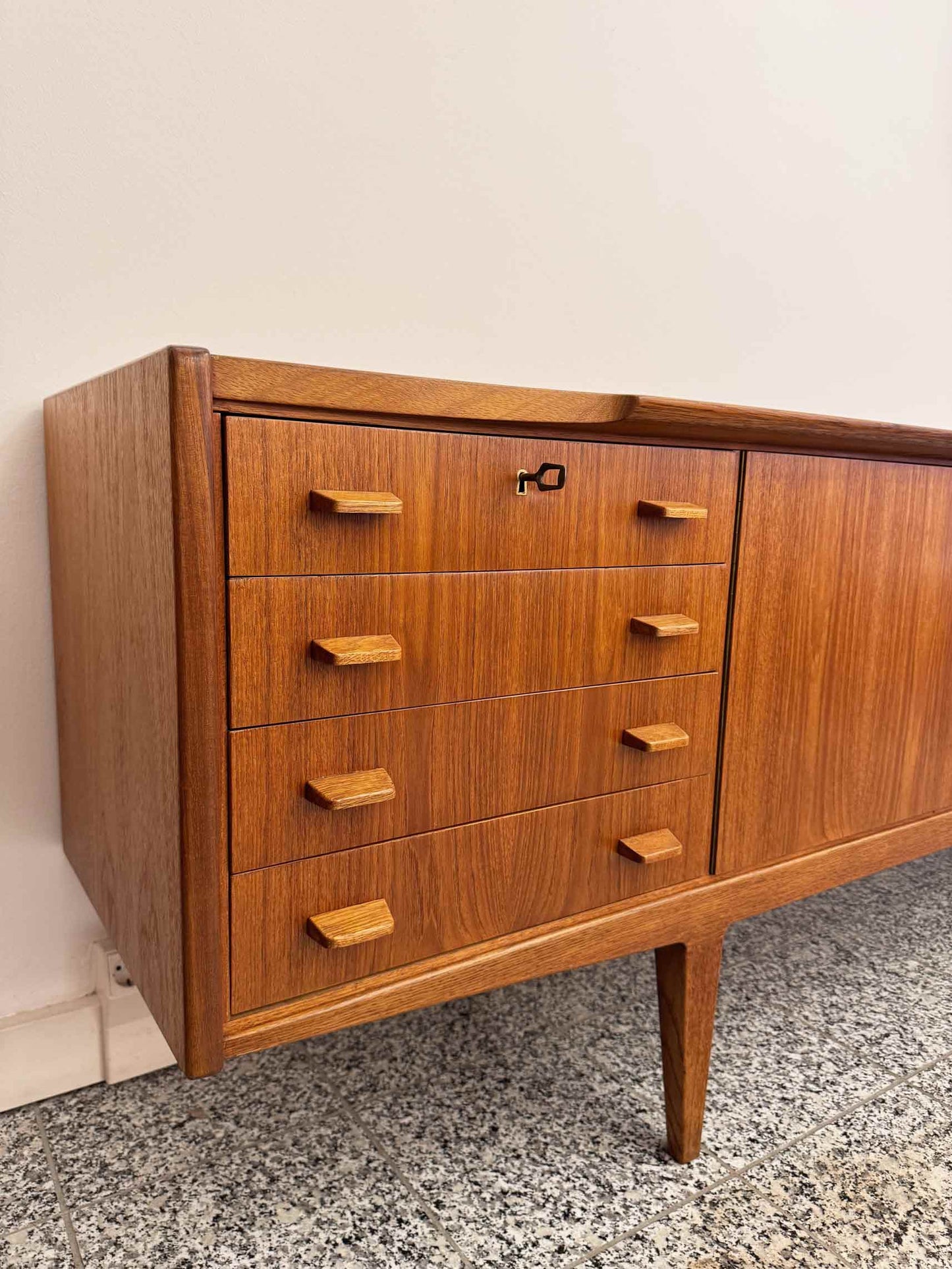 Sideboard aus Teakholz