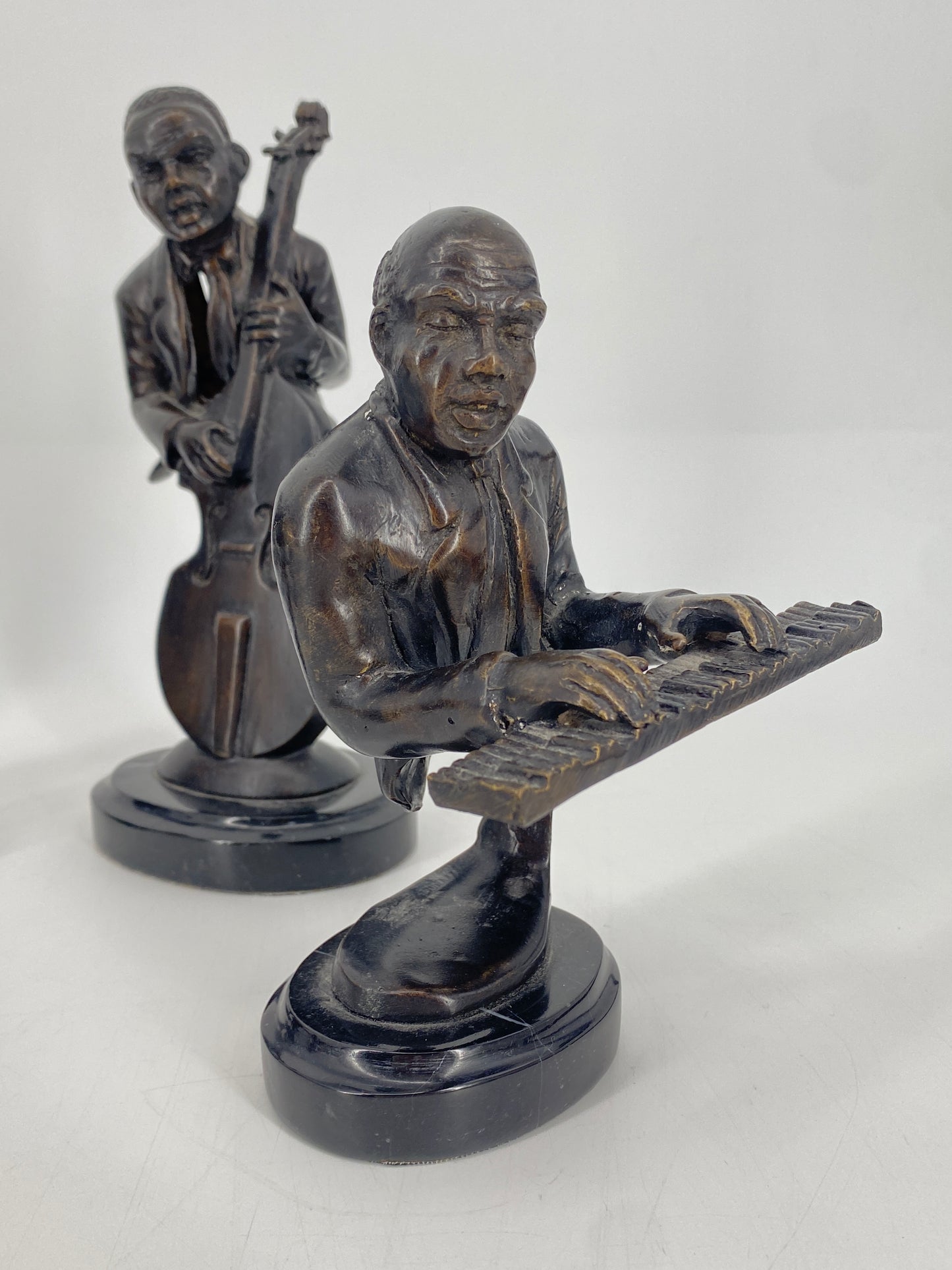 5x abstrakte Jazz Musiker Skulpturen aus Bronze und Marmor