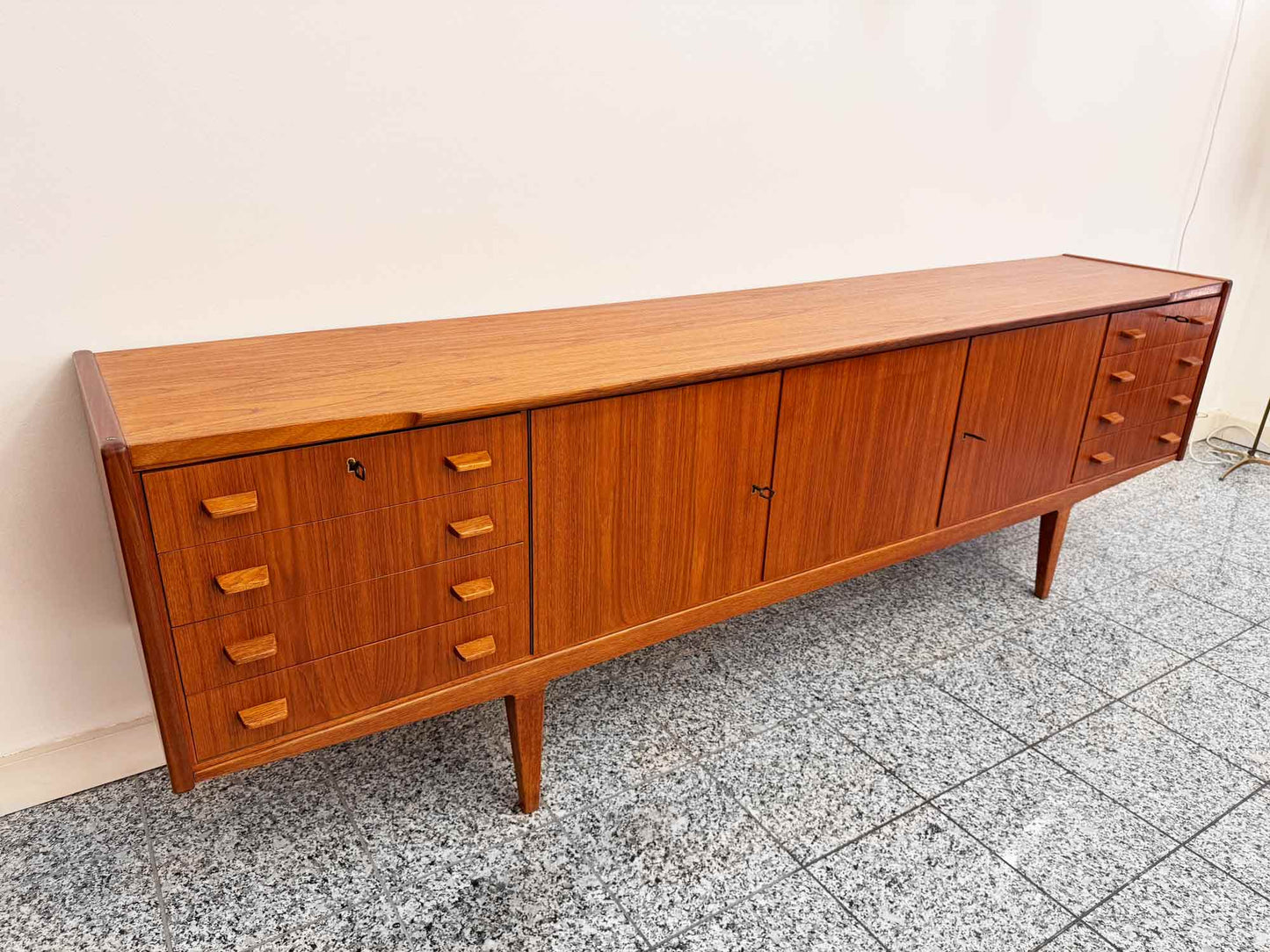 Sideboard aus Teakholz