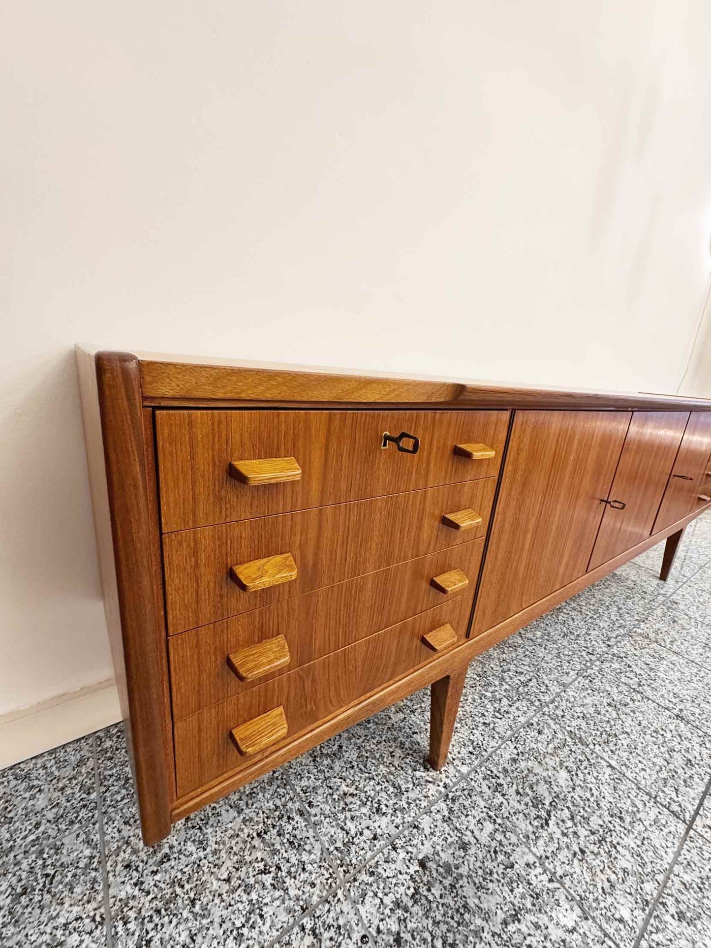Sideboard aus Teakholz