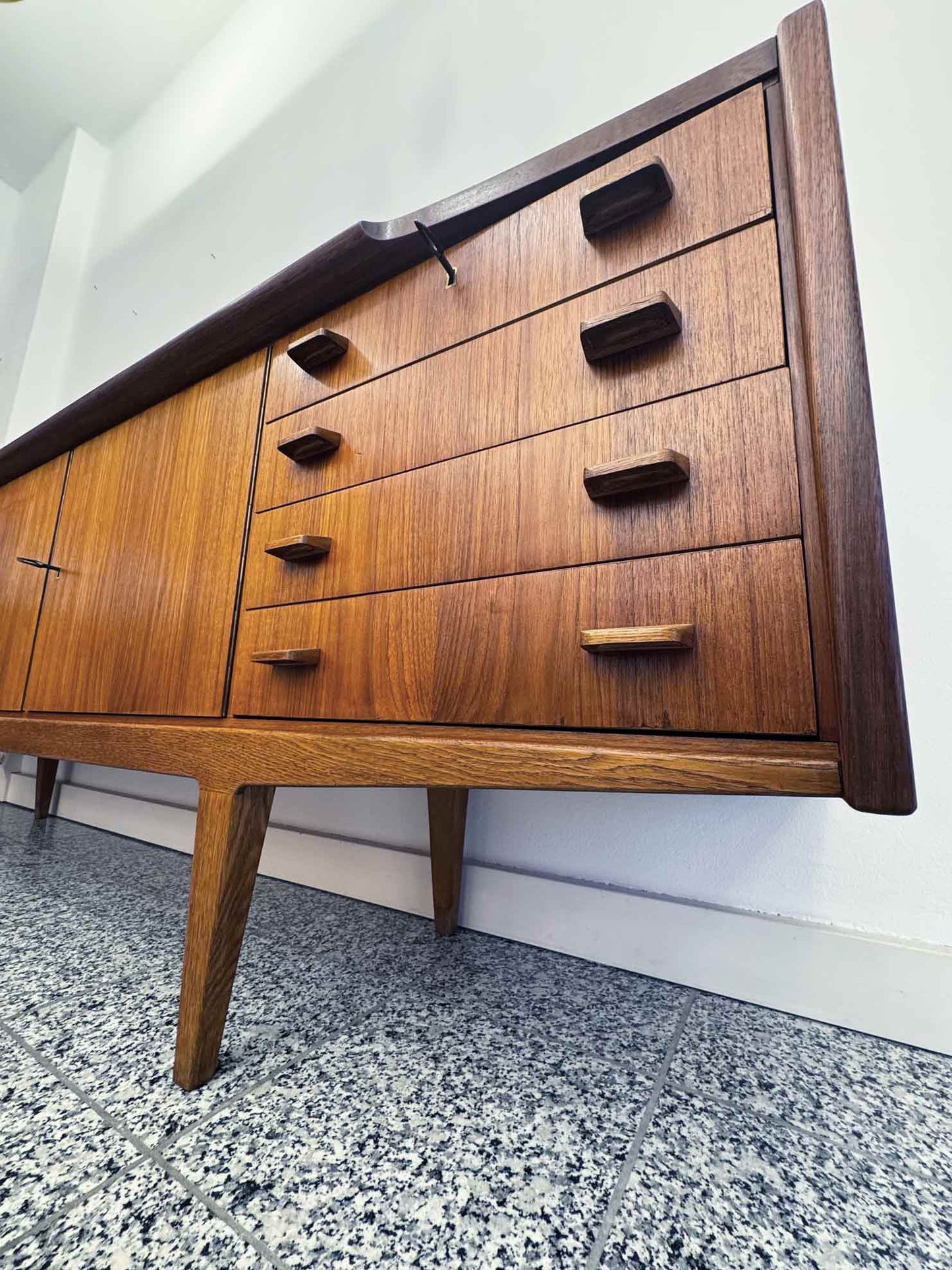 Sideboard aus Teakholz