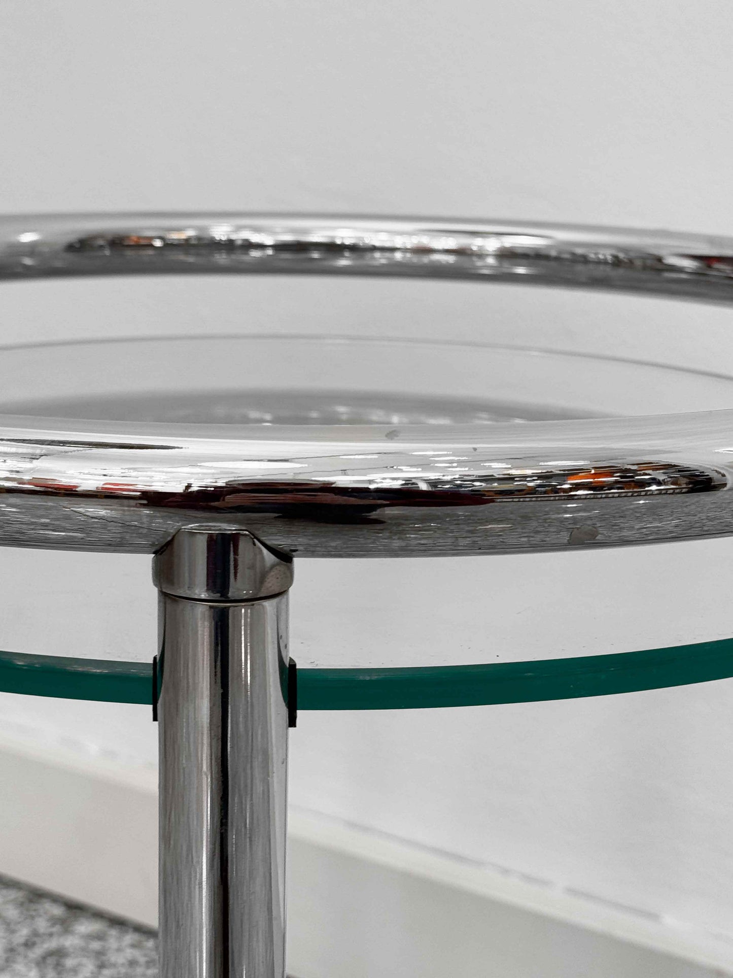 Chromtisch mit Glasplatten