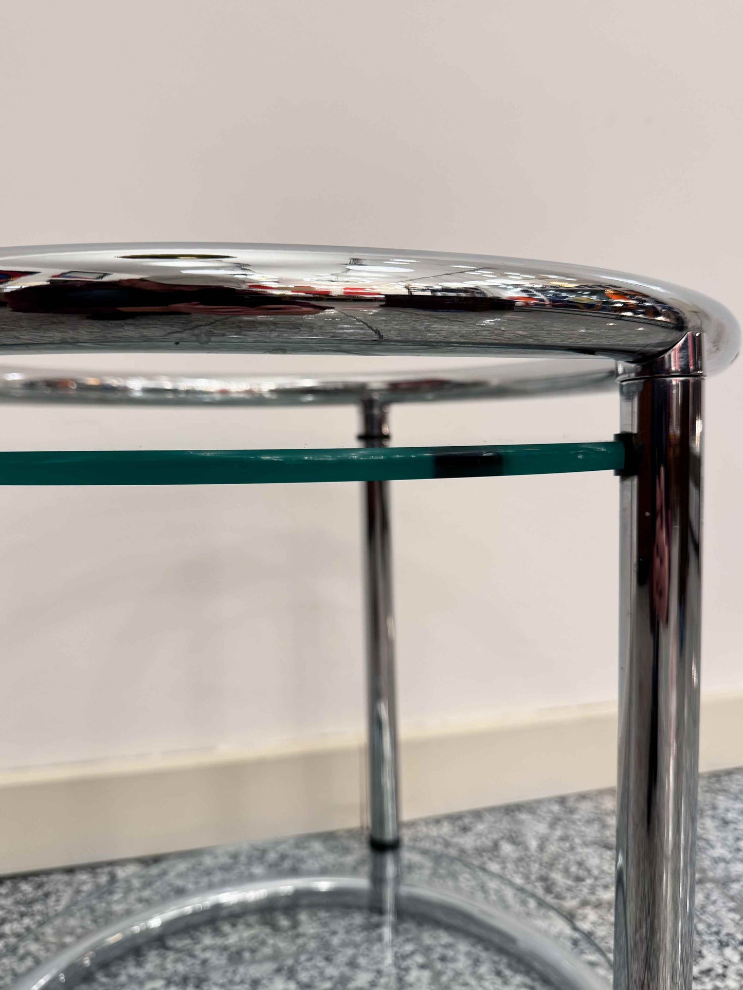 Chromtisch mit Glasplatten