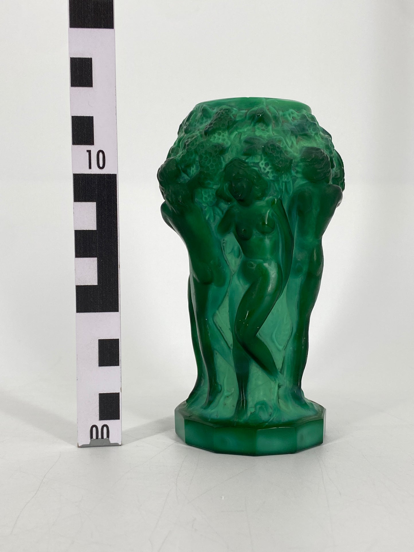 Art Deco Vase von Hoffmann & Schlevogt aus grünem Malachitglas aus der Kollektion Ingrid