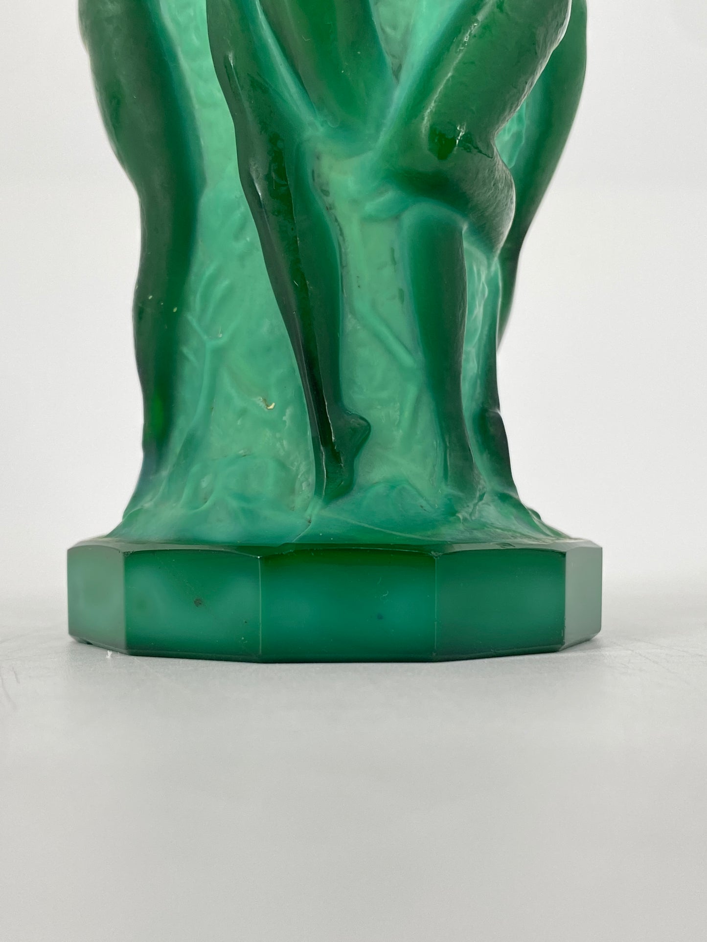 Art Deco Vase von Hoffmann & Schlevogt aus grünem Malachitglas aus der Kollektion Ingrid