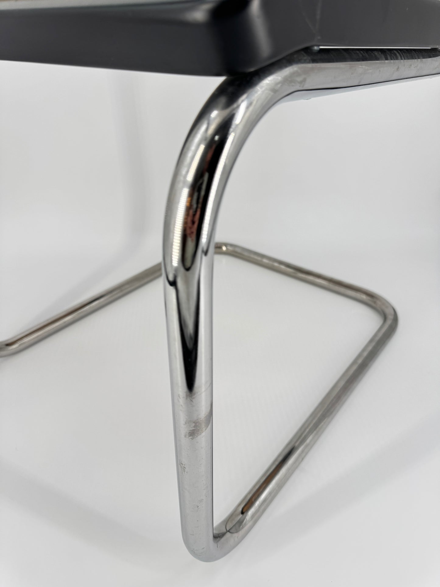 Freischwinger Stuhl Modell S32 TP 29 Entwurf von Marcel Breuer für Thonet von 1991