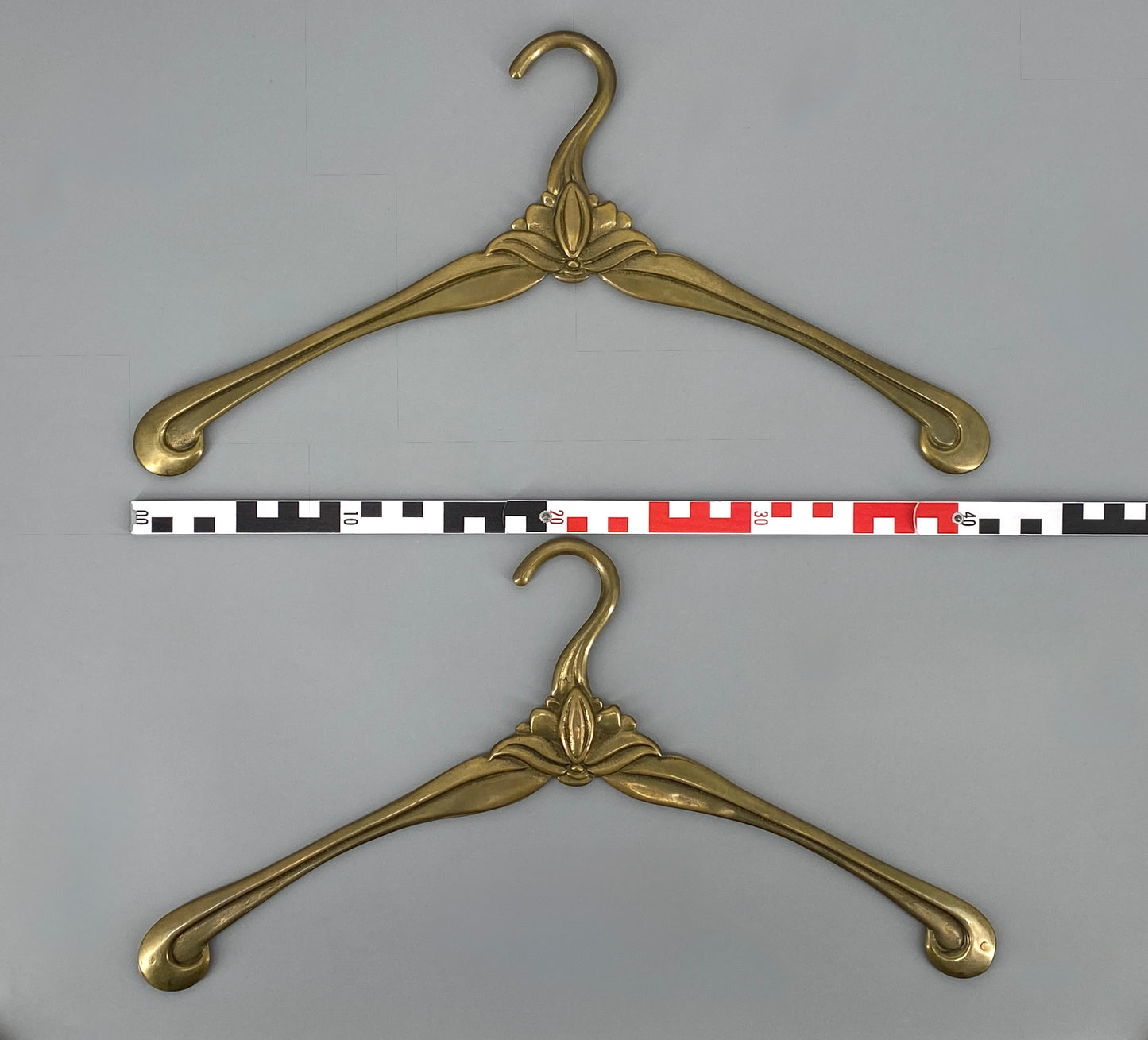 Art Deco / Jugendstil Kleiderbügel aus Messing, 5 Stk.