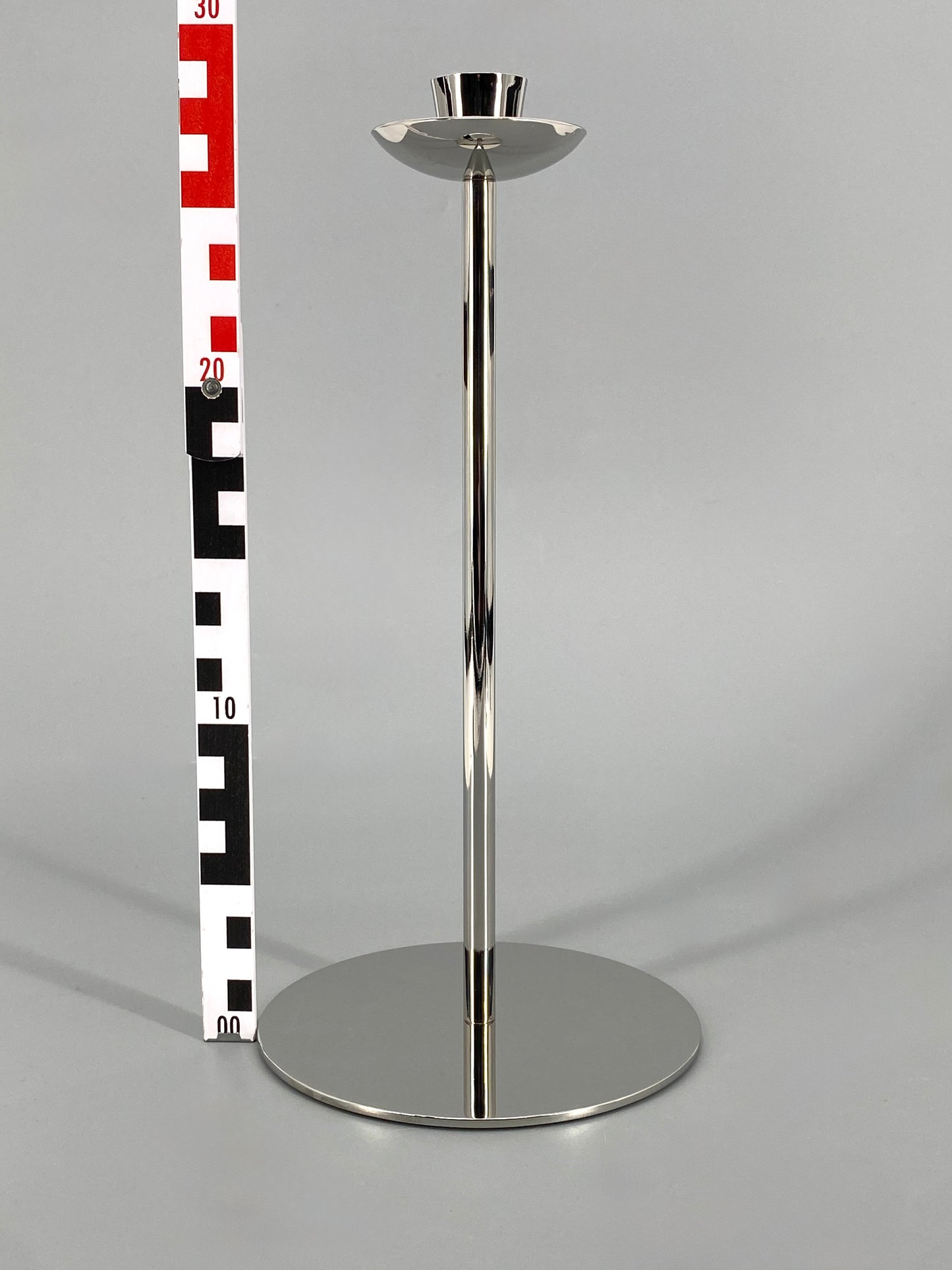 Klassisch moderner Kerzenhalter aus poliertem Edelstahl von Pott, Solingen