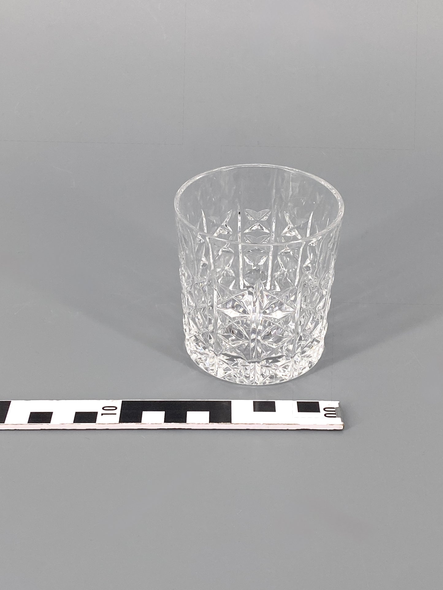 6 Whisky Gläser mit gekreuztem Schliff
