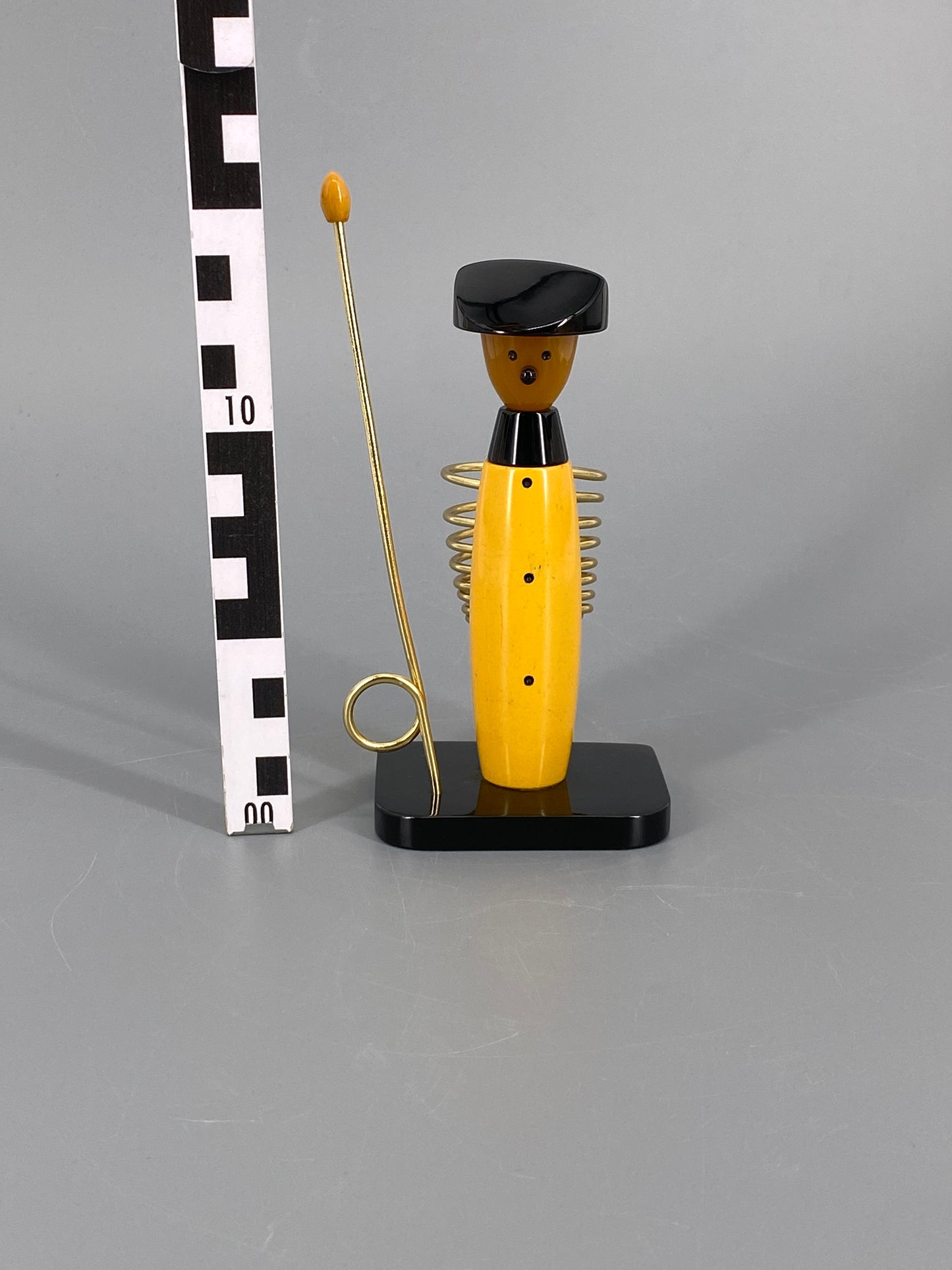 Figur aus Bakelit, Salzstangenhalter, DDR