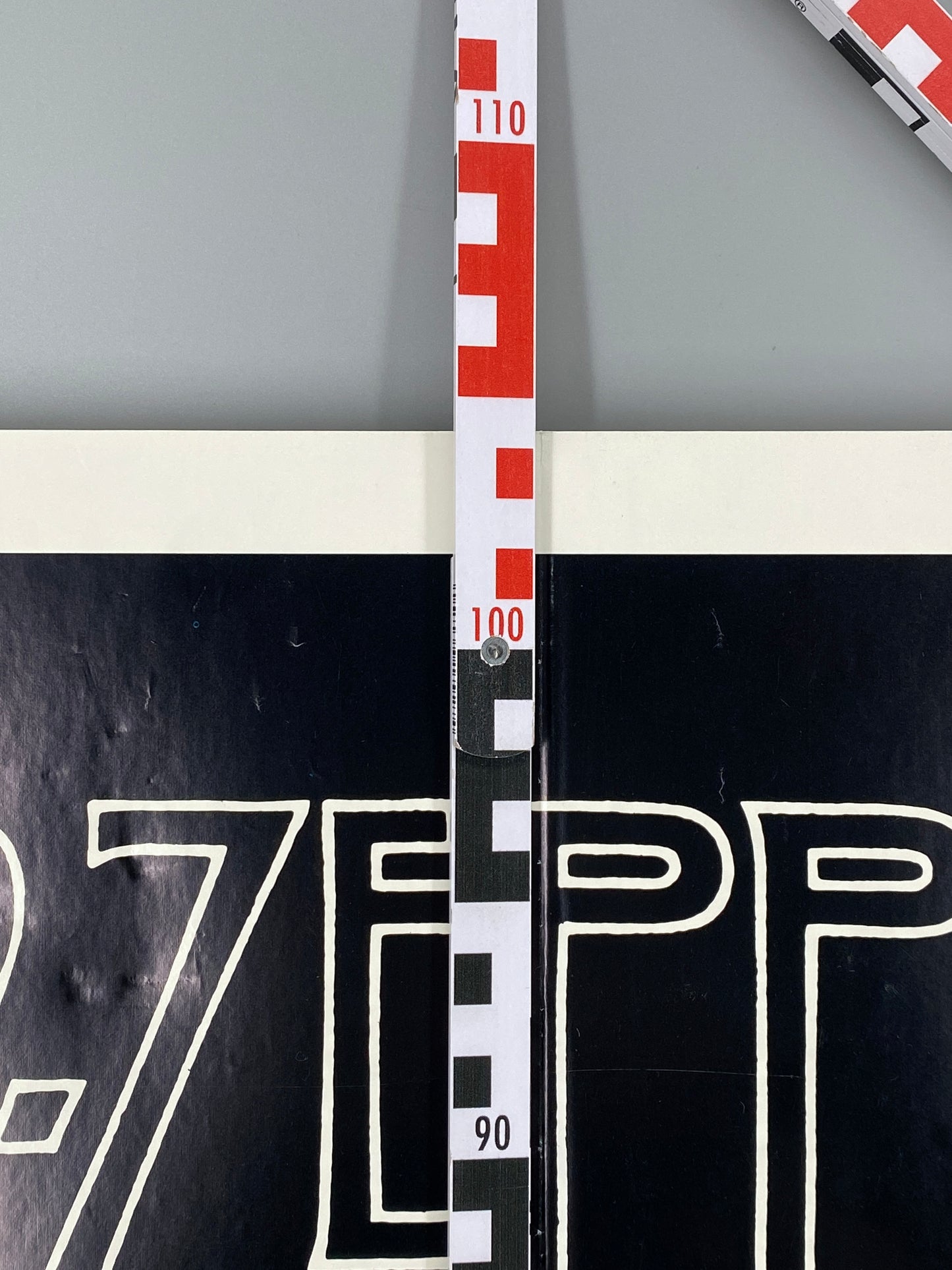 Filmplakat aus den Vereinigten Staaten zum Konzertfilm "The Song Remains the Same" von Led Zeppelin aus dem Jahr 1976, Offset-Lithografie auf Karton kaschiert