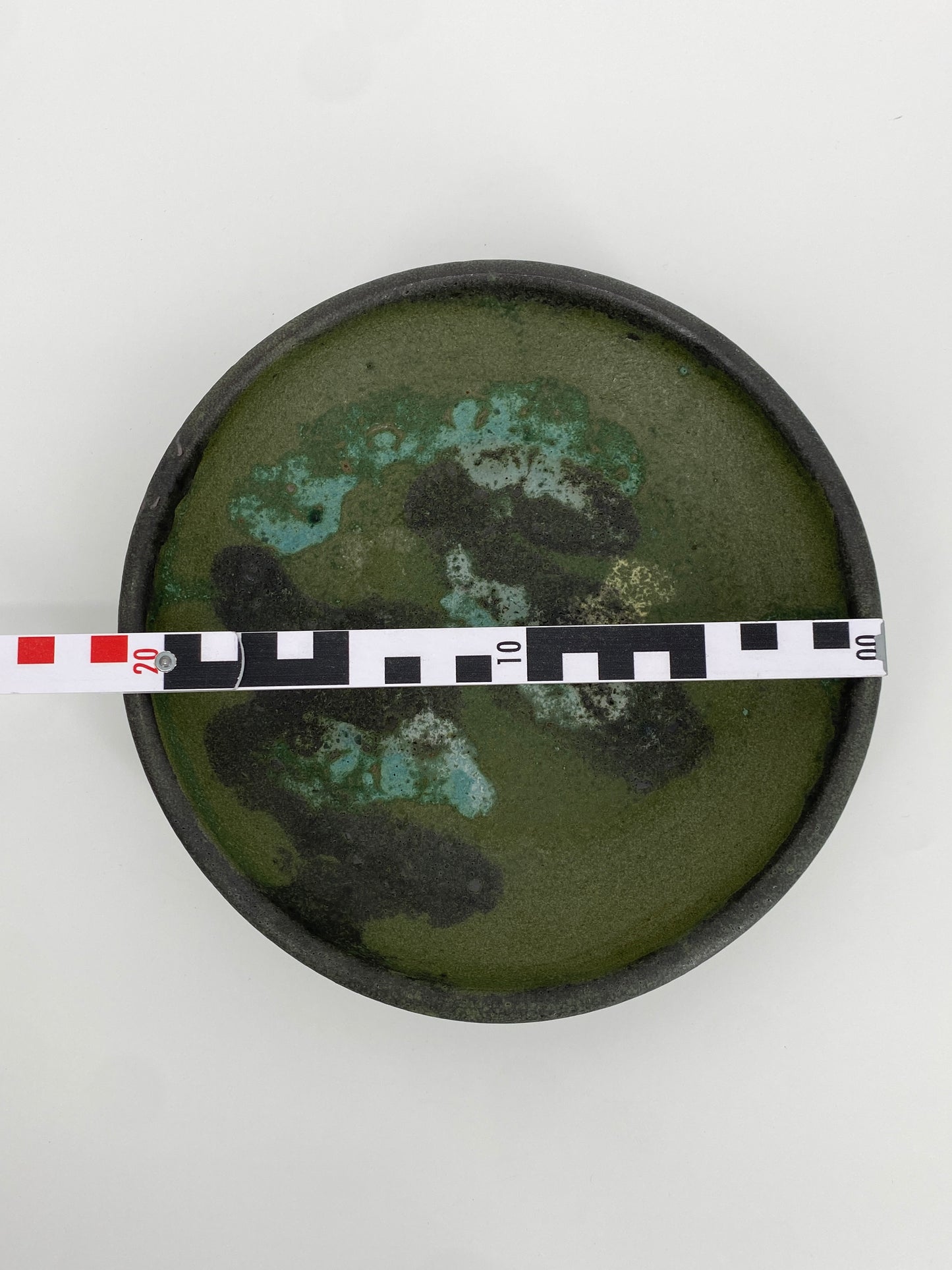 Studiokeramik Schale in Grün mit Lavaglasur