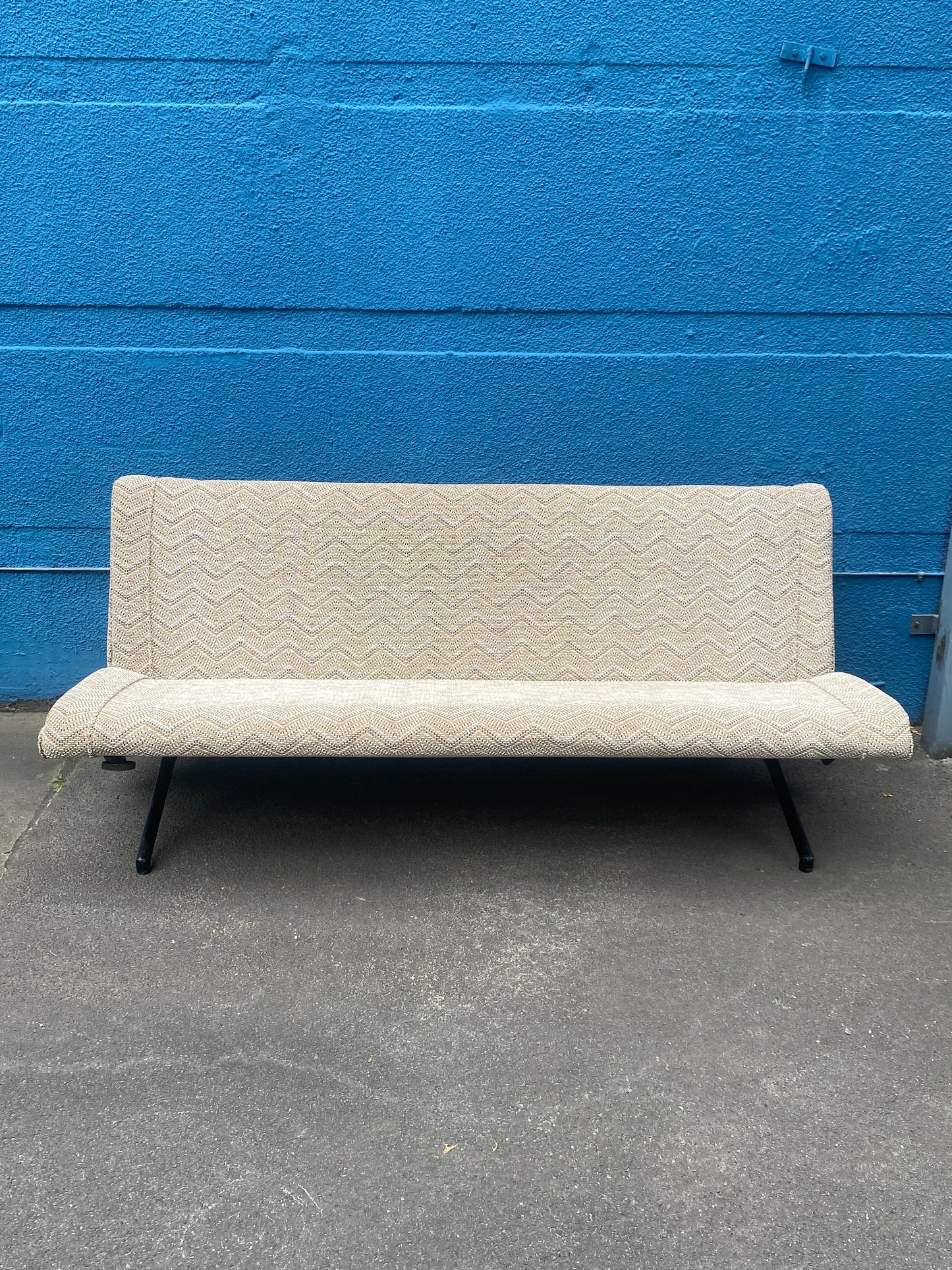 Sofa / Daybed "D70" von Osvaldo Borsani für Tecno mit originalem Bezugsstoff in einwandfreiem Zustand, 1958
