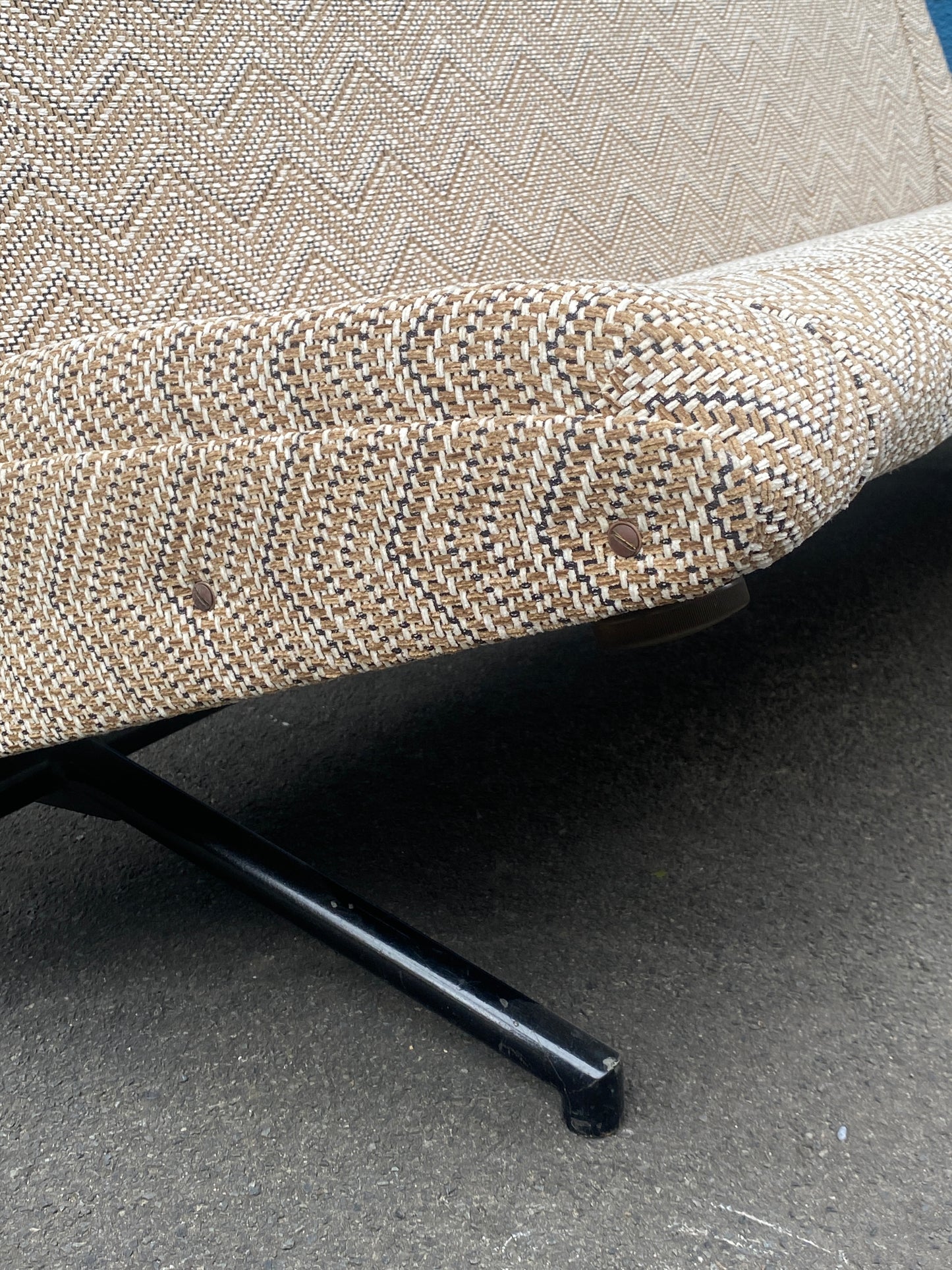 Sofa / Daybed "D70" von Osvaldo Borsani für Tecno mit originalem Bezugsstoff in einwandfreiem Zustand, 1958