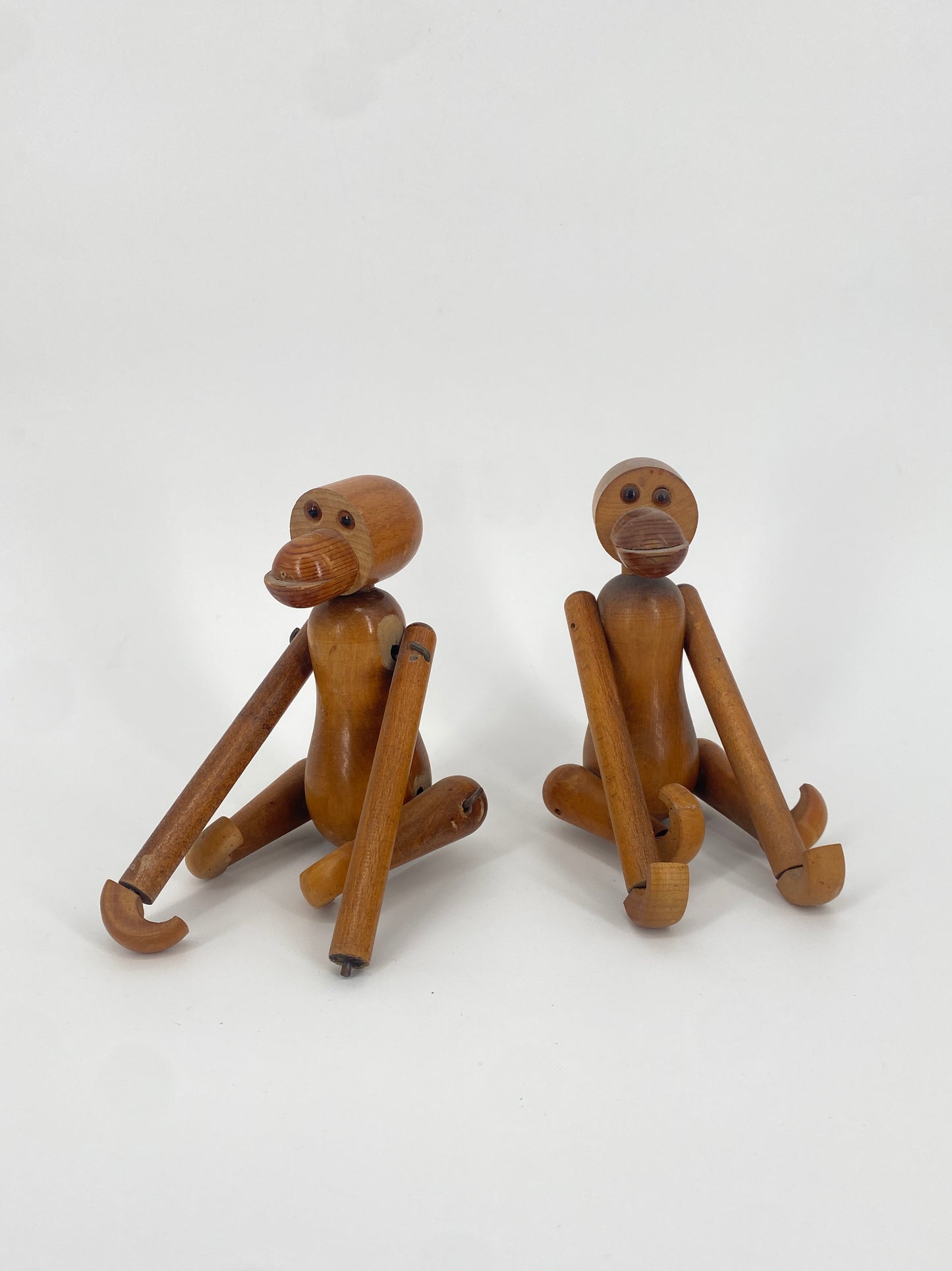 Affenfiguren aus Holz
