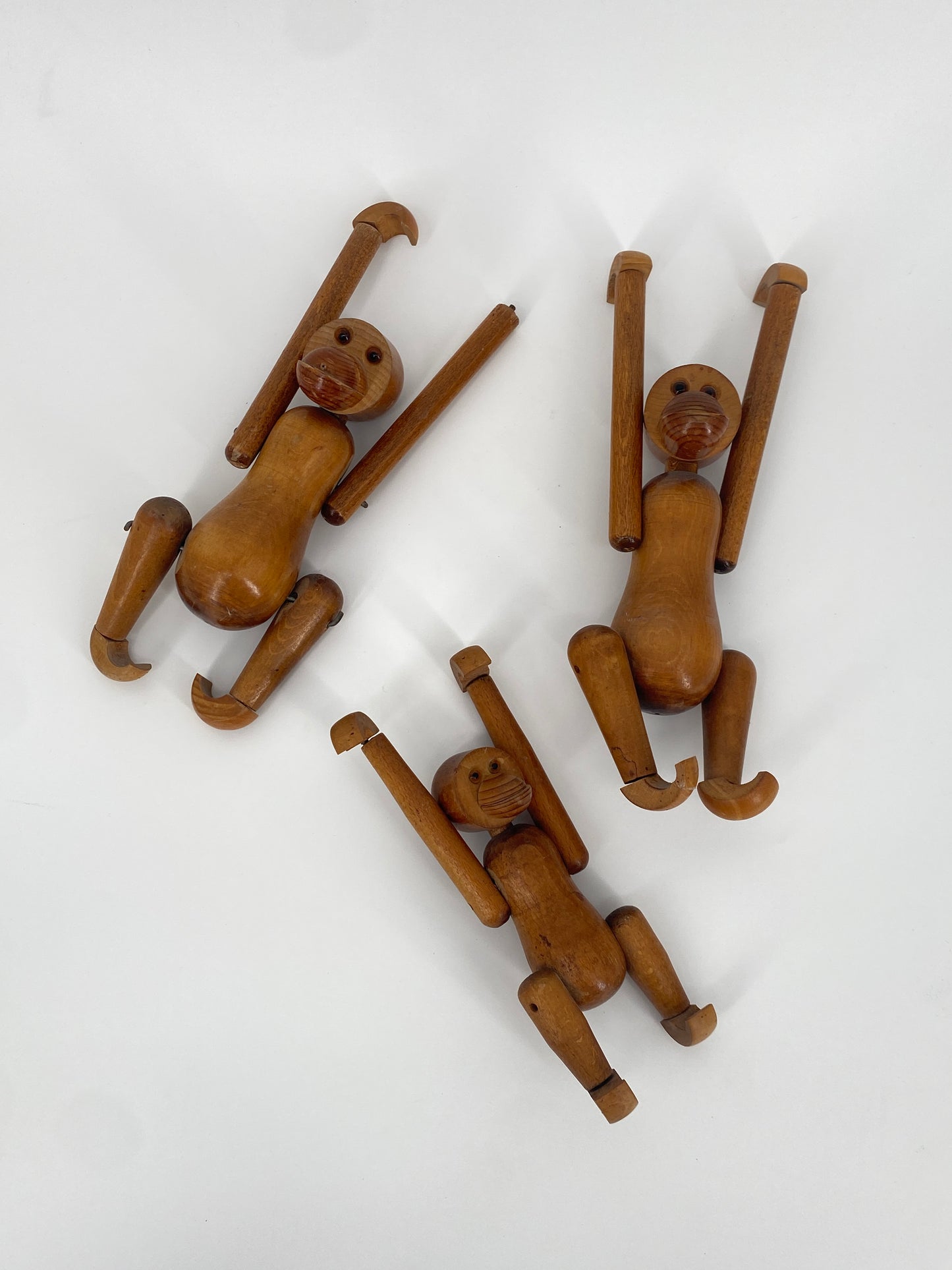 Affenfiguren aus Holz