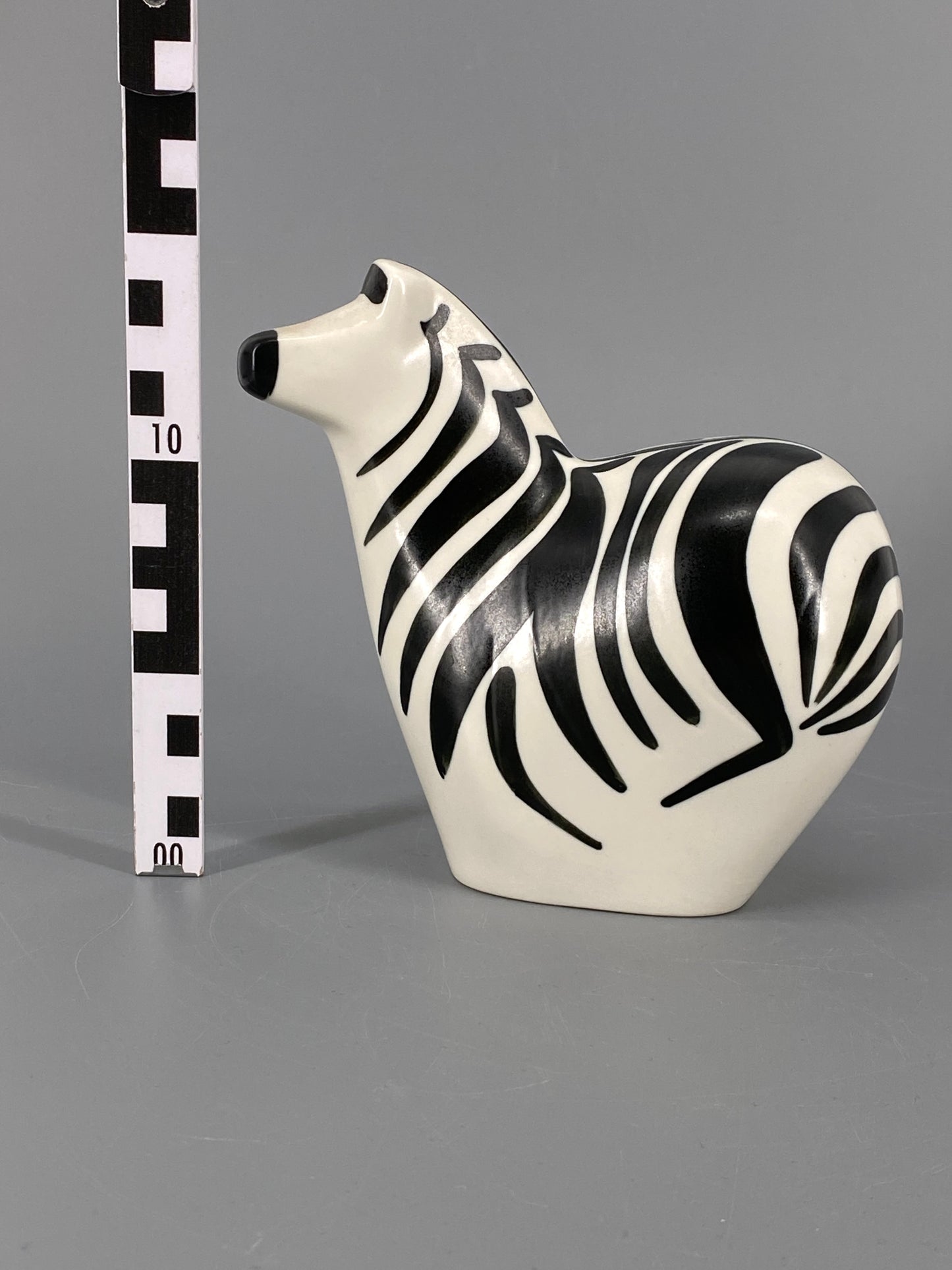 Zebra Figur aus Steinzeug von Lillemor Mannerheim bei Arabia Finnland für WWF, 80er