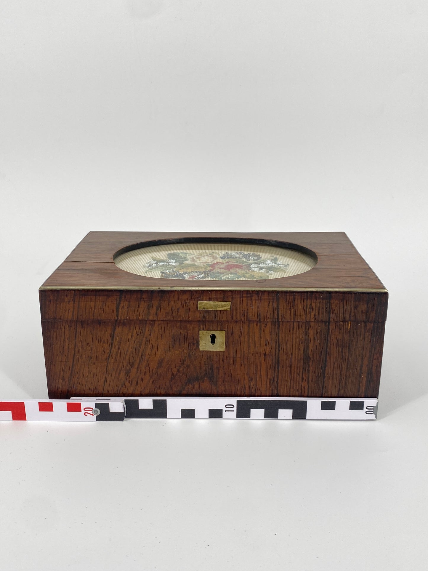 Antike Edelholz Schatulle mit Stickerei, um 1900
