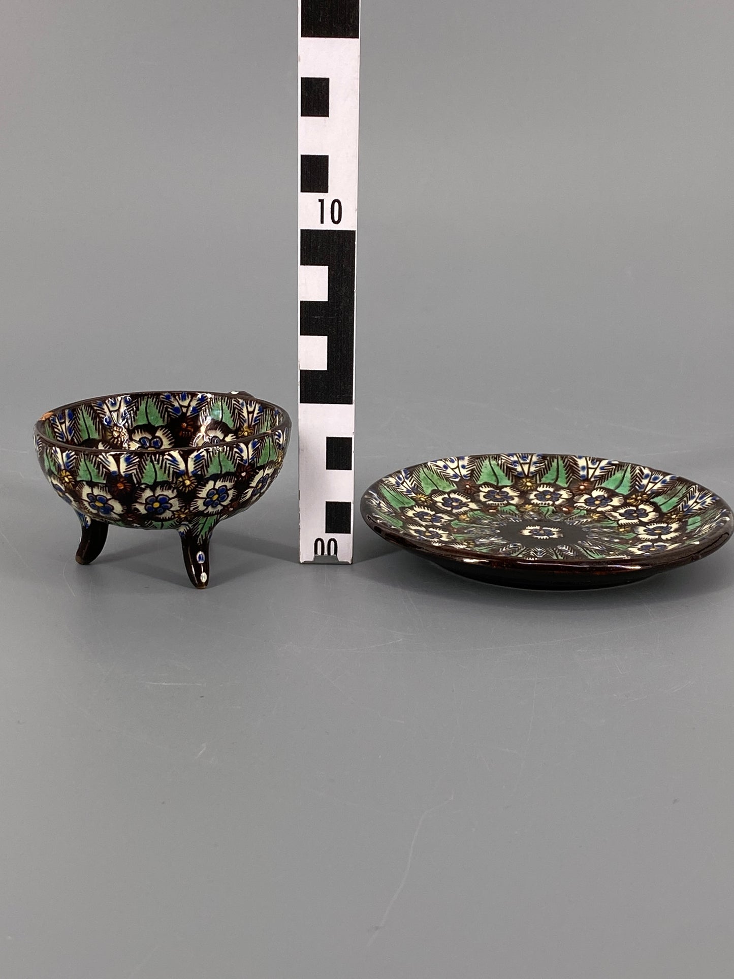 Studiokeramik Thuner Majolika Tasse mit Untertasse von Johann Wanzenried, Schweiz