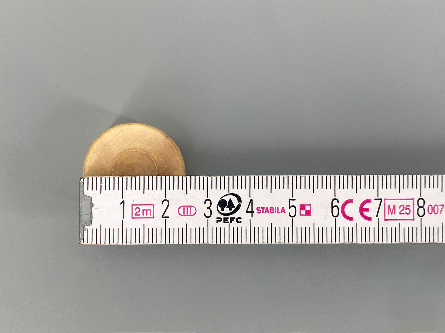 Vintage Spielsteine aus Holz in Schatulle, Durchmesser 2,5 cm