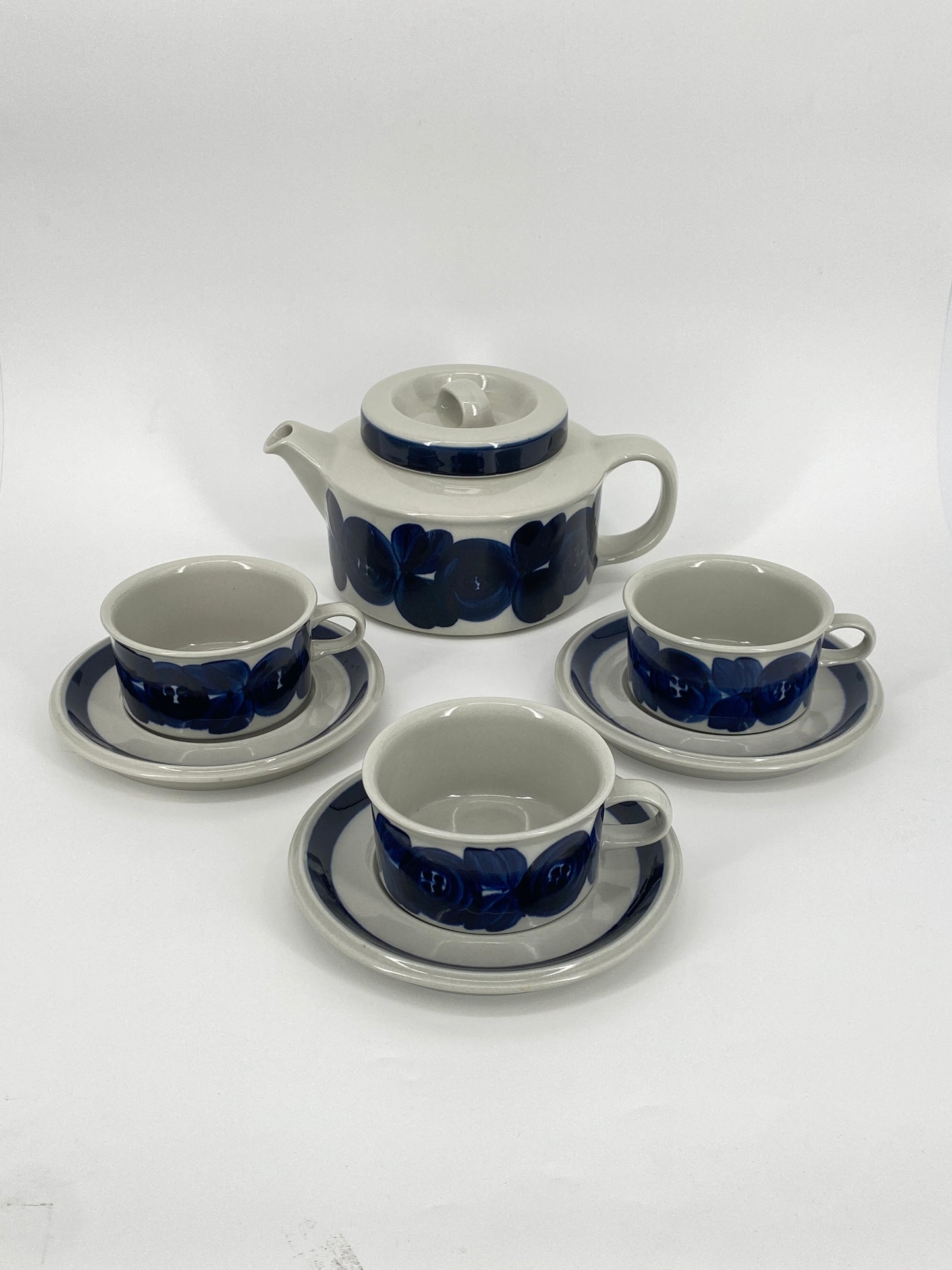 3x "Anemone" Keramik Teetassen mit Kanne von Ulla Procope für Arabia Finland