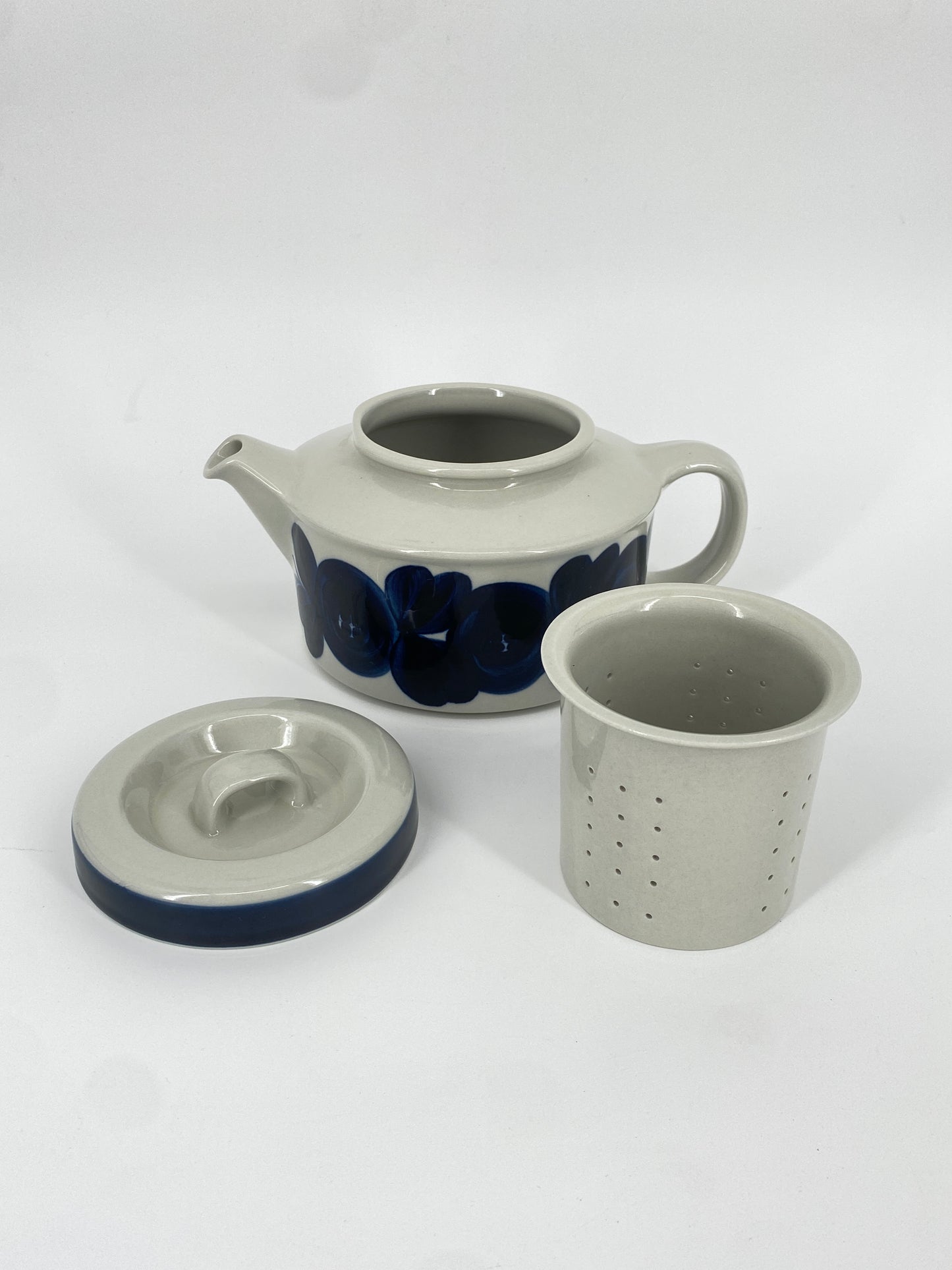 3x "Anemone" Keramik Teetassen mit Kanne von Ulla Procope für Arabia Finland