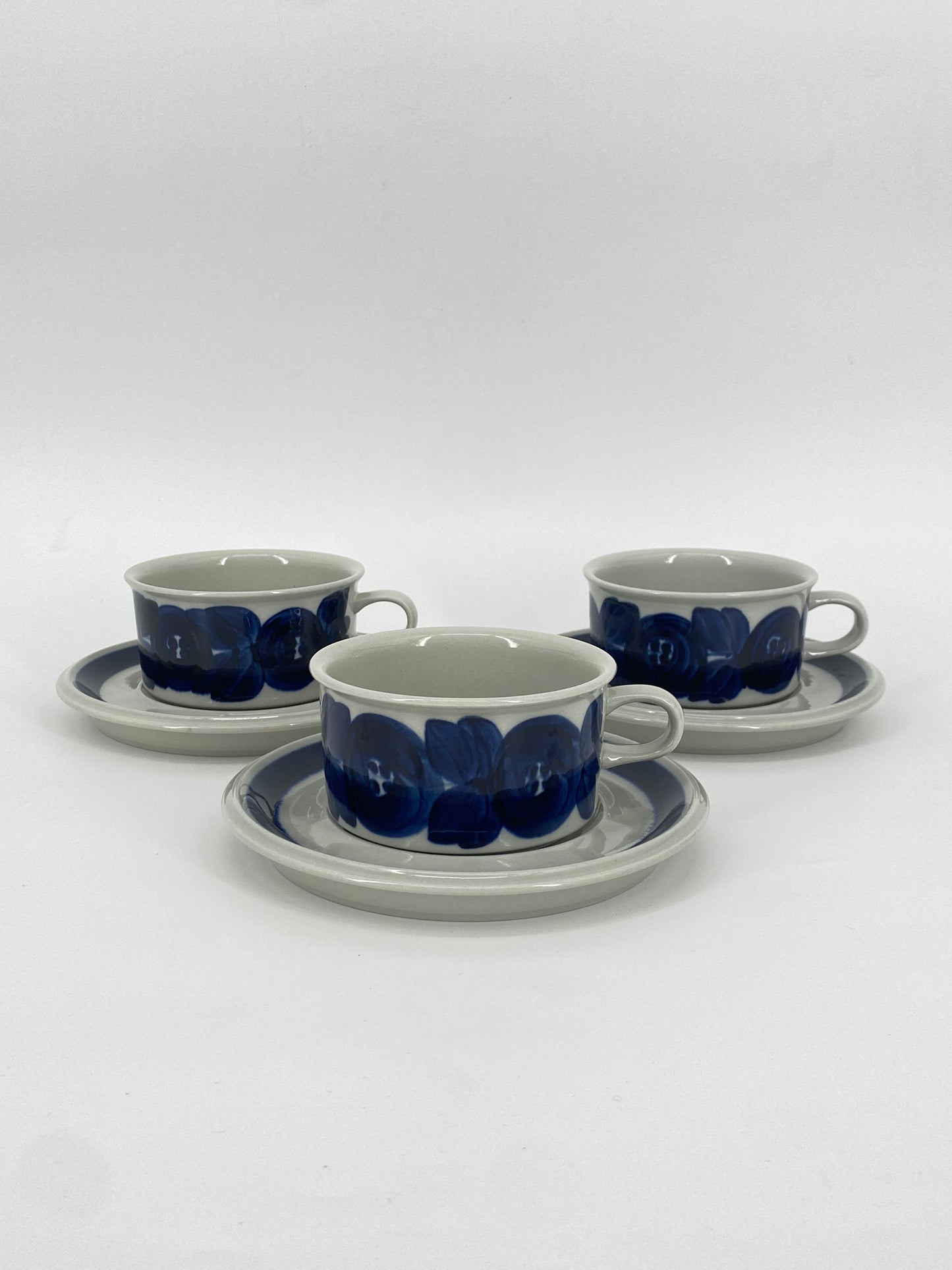 3x "Anemone" Keramik Teetassen mit Kanne von Ulla Procope für Arabia Finland