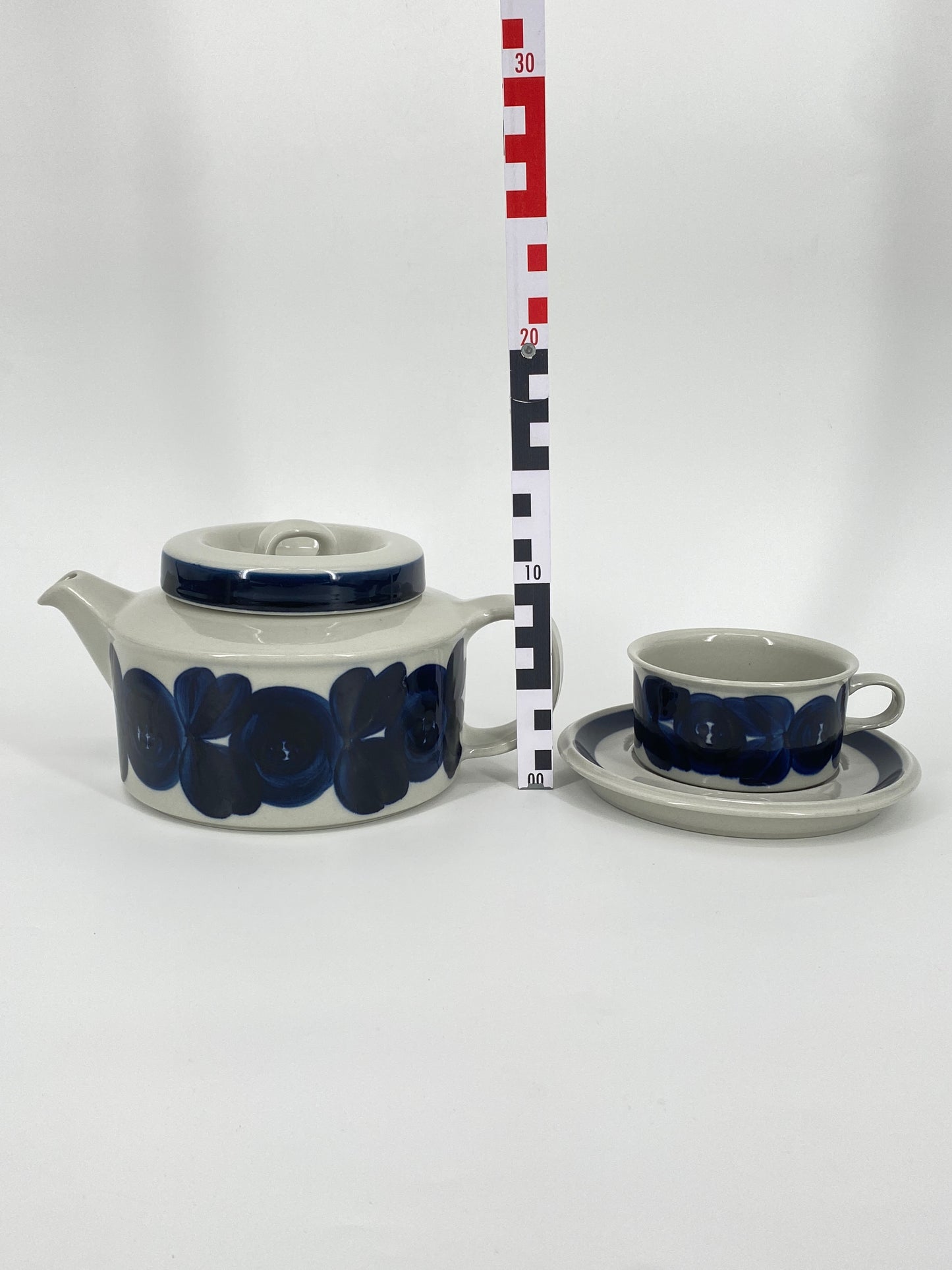 3x "Anemone" Keramik Teetassen mit Kanne von Ulla Procope für Arabia Finland