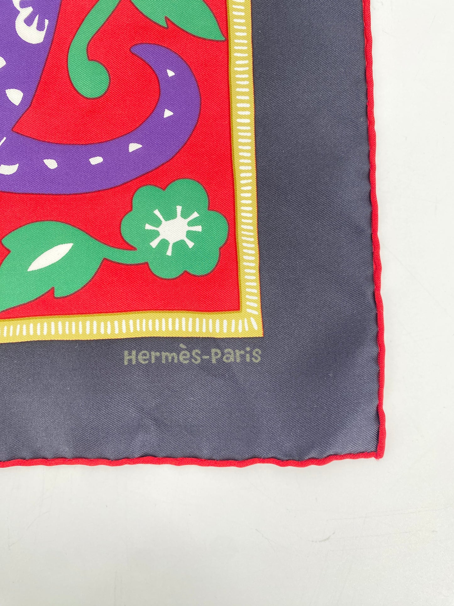 Seidentuch "L'année du serpent" für Hermès von Stéphany Devaux