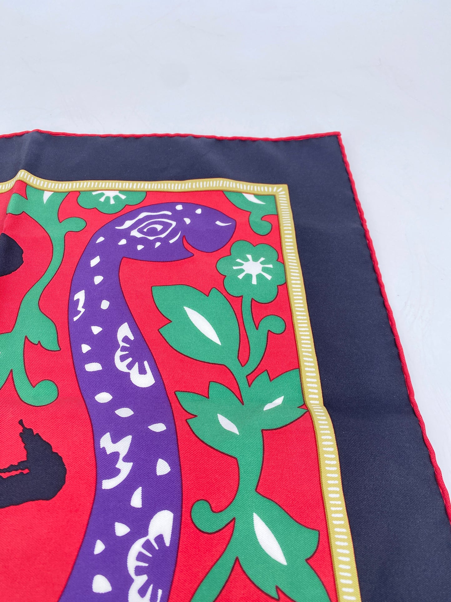 Seidentuch "L'année du serpent" für Hermès von Stéphany Devaux