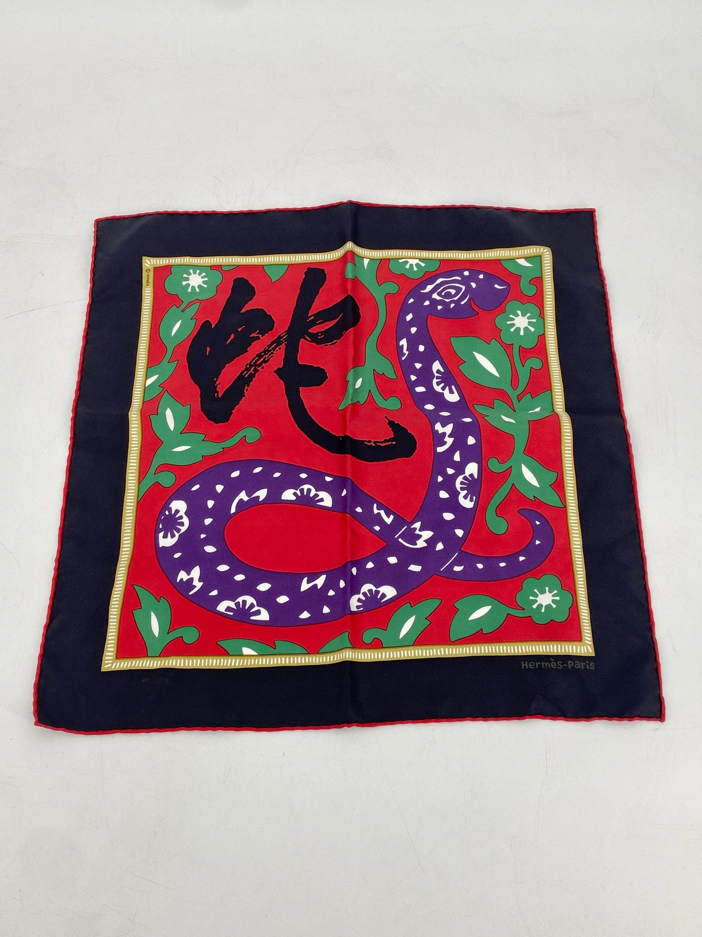 Seidentuch "L'année du serpent" für Hermès von Stéphany Devaux