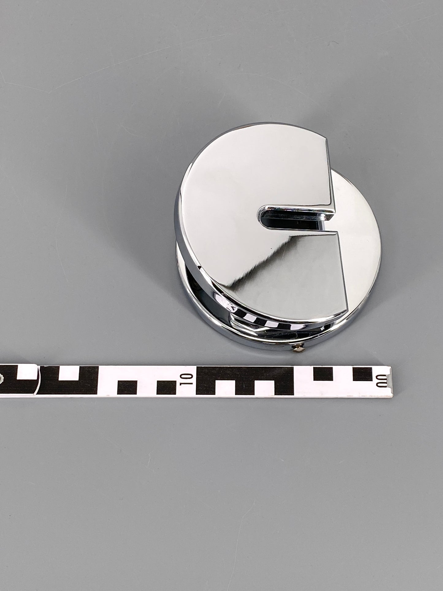 Locher aus der Serie Classic von Gábor Tesity für emform, Chrom