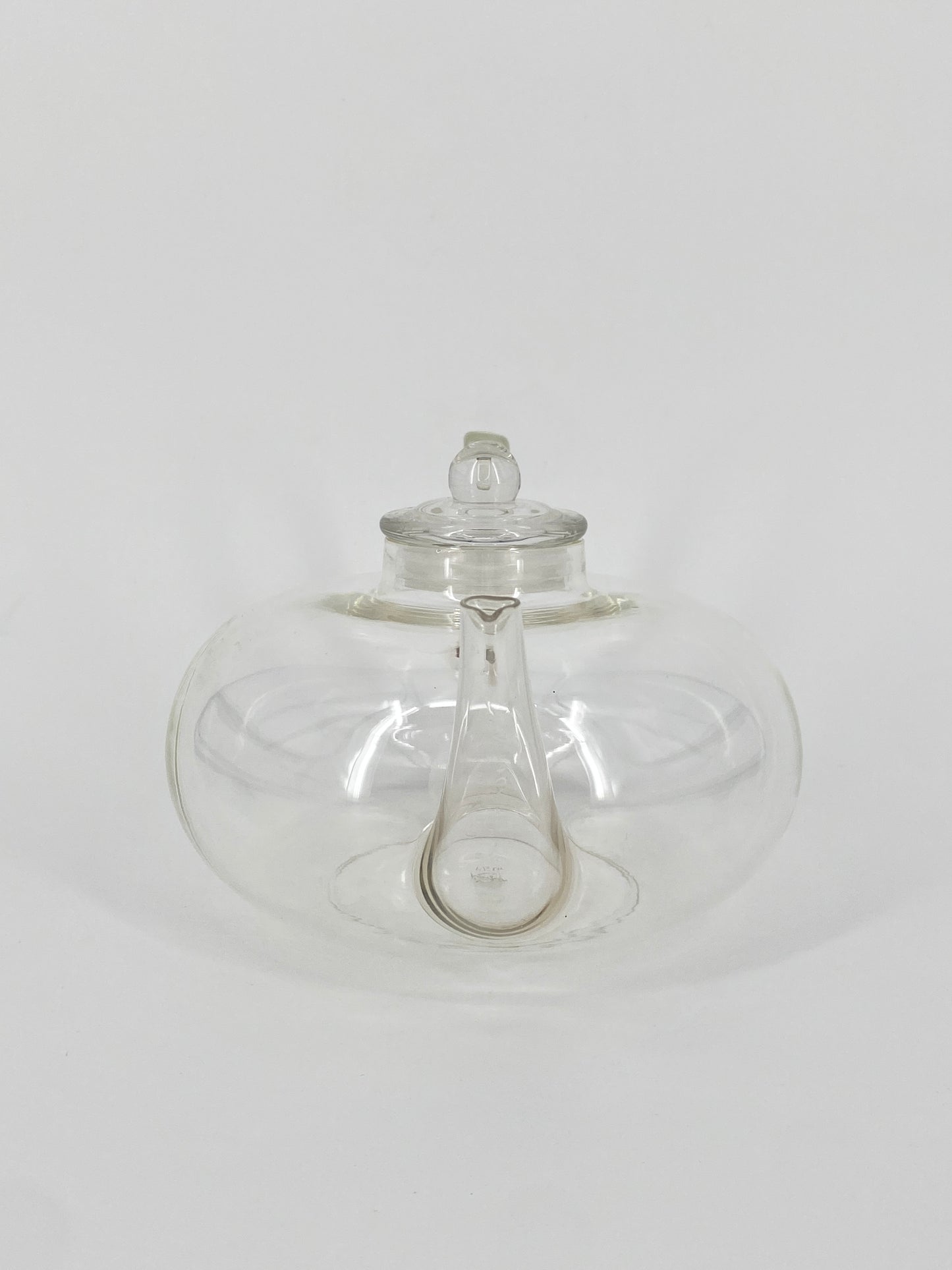Glas Teekanne entworfen von Wilhelm Wagenfeld