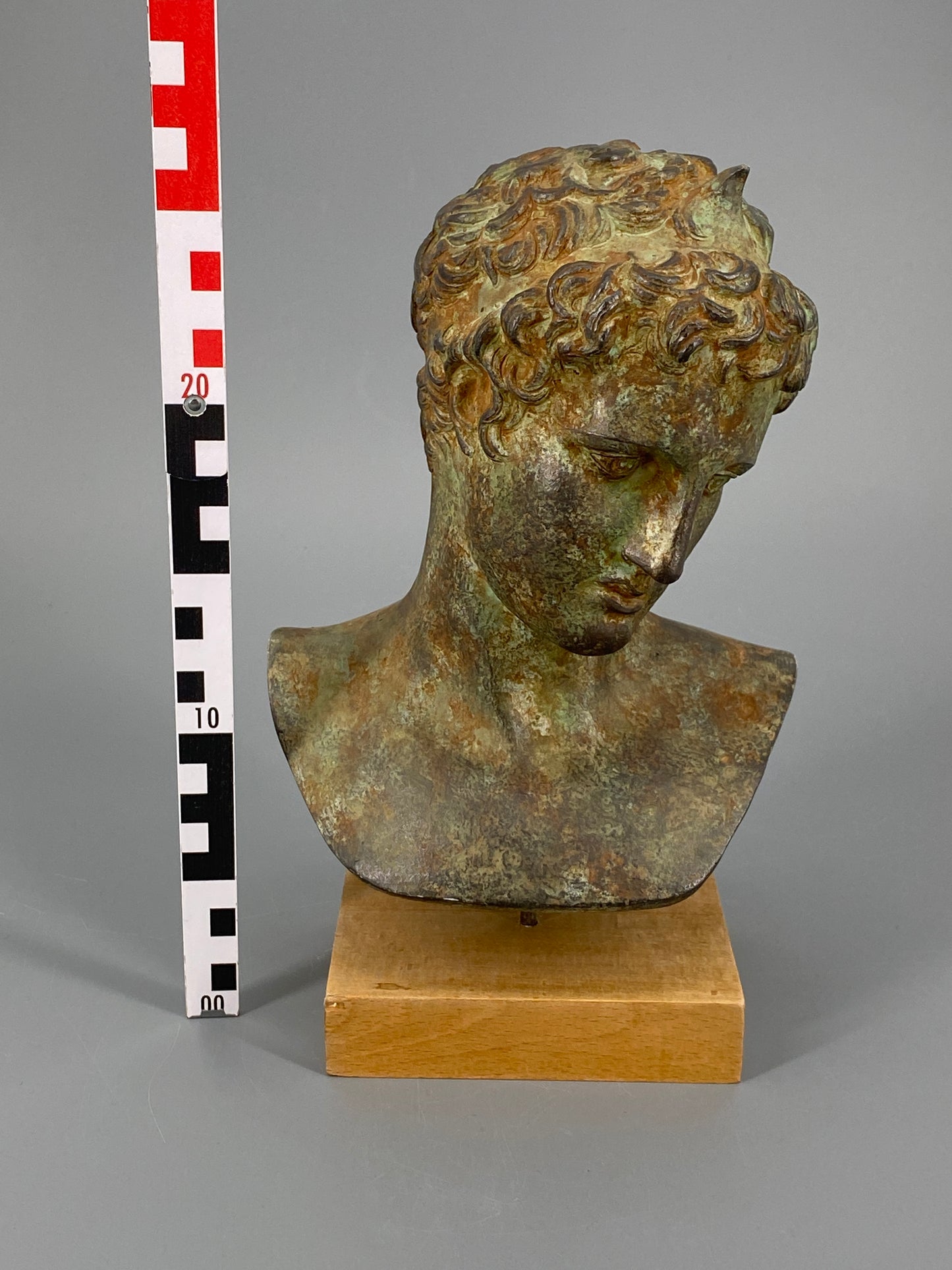 Büste "Jüngling von Marathon" Replik auf Holzsockel