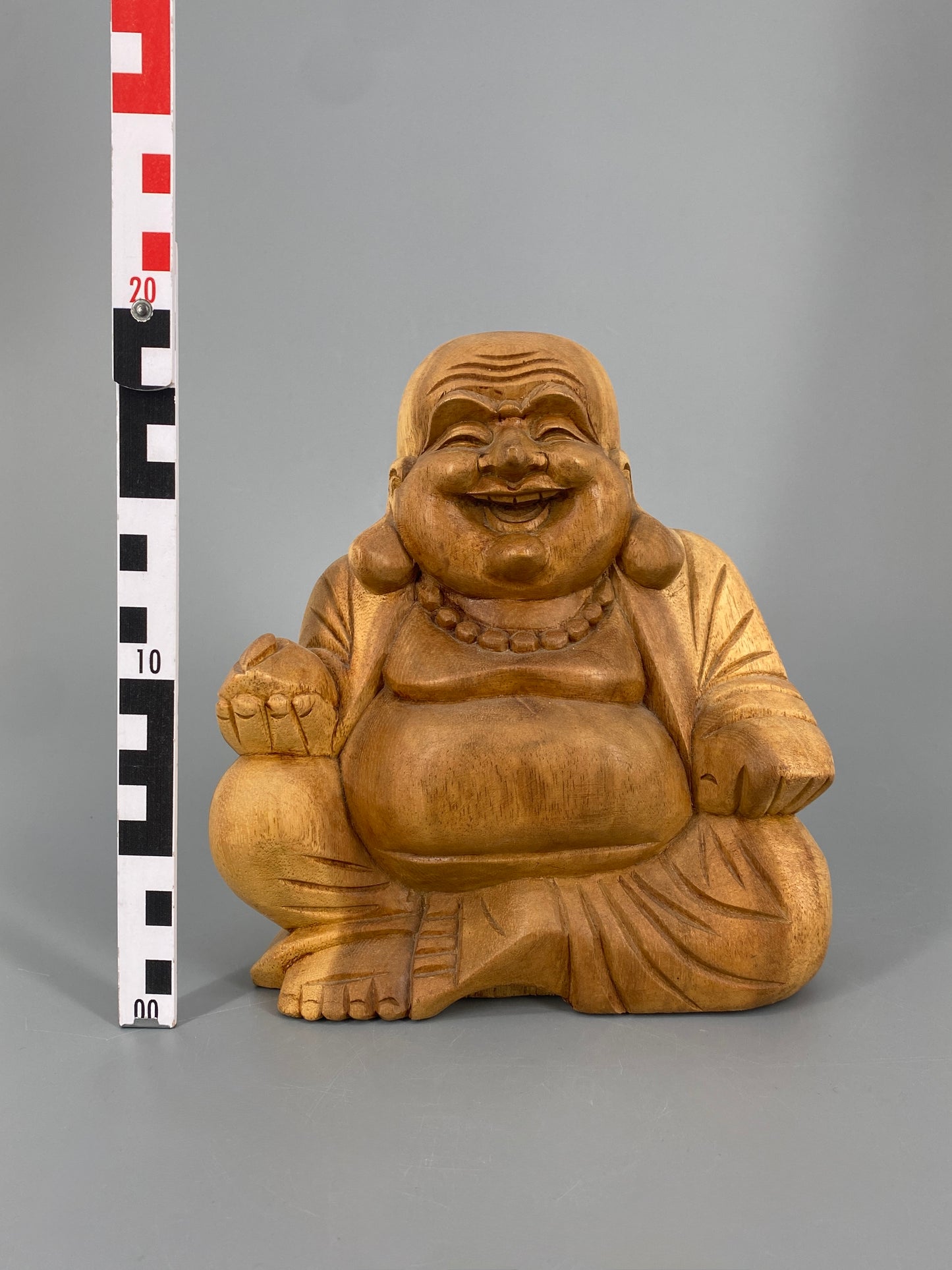 Handgeschnitzte Figur vom lachenden Buddah