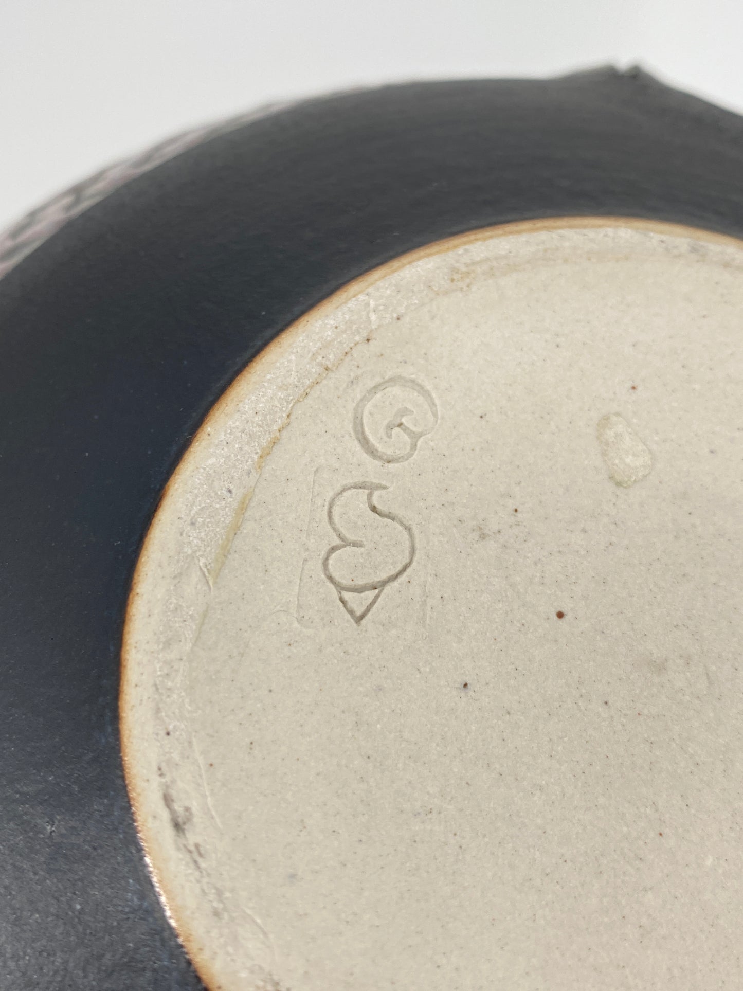 Bauchige Vase aus Keramik, Studiokeramik, unbekannte Bodenmarke