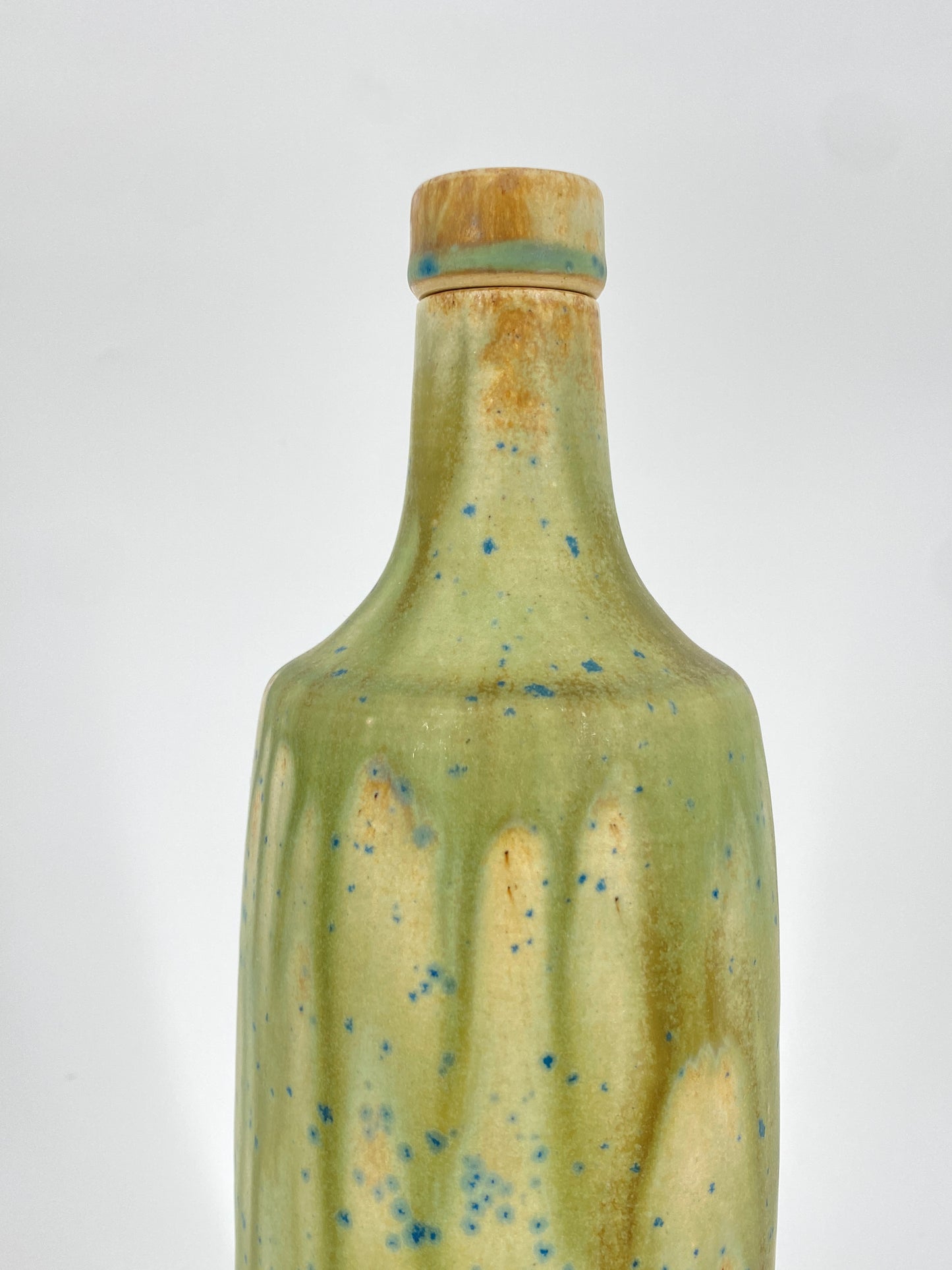 Flasche aus Keramik mit blauen Kristall-Sprenkel und Korken aus Naturkork