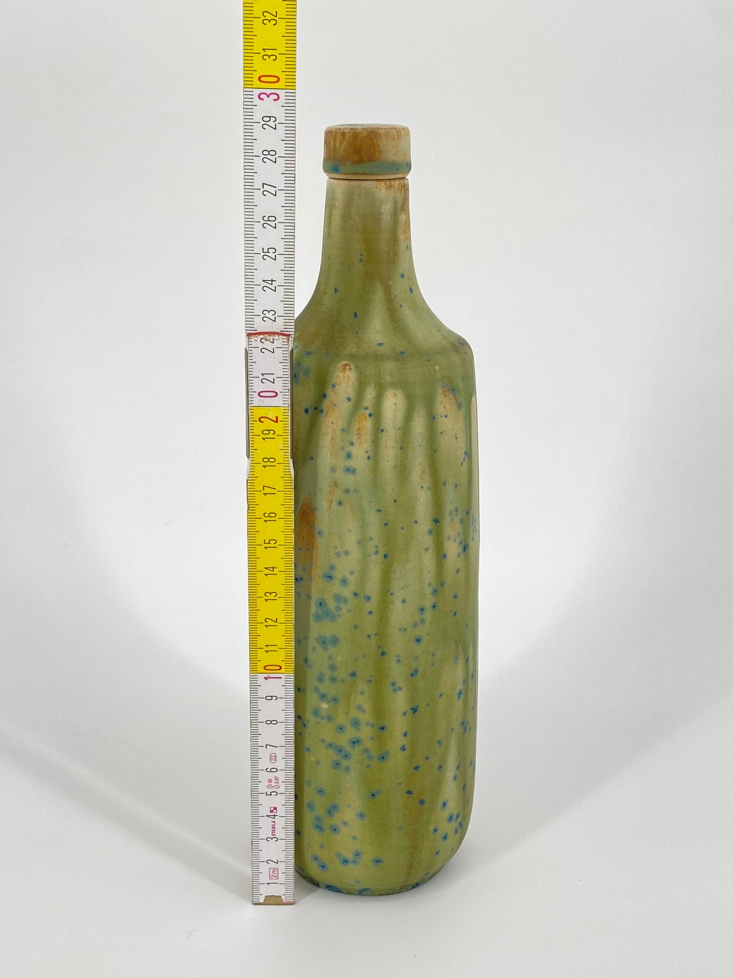Flasche aus Keramik mit blauen Kristall-Sprenkel und Korken aus Naturkork