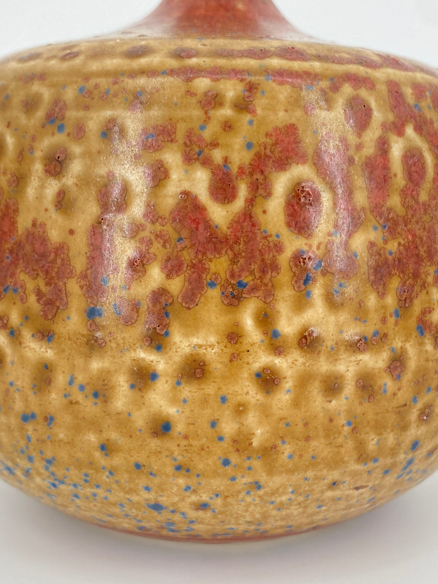 Keramikvase mit schmaler Öffnung, unbekannte Bodenmarke
