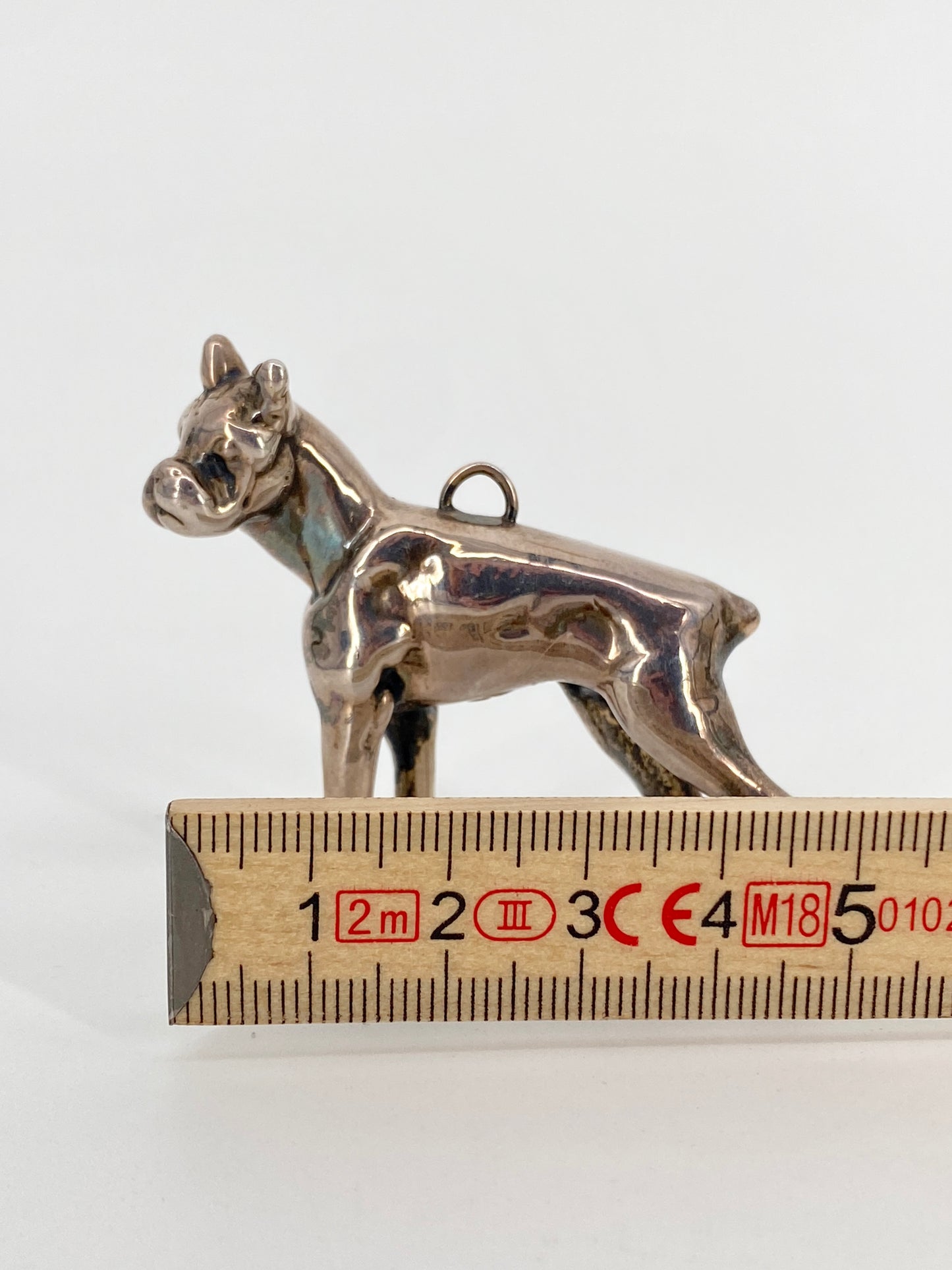Anhänger in Form eines Boxers aus Sterling Silber, punziert