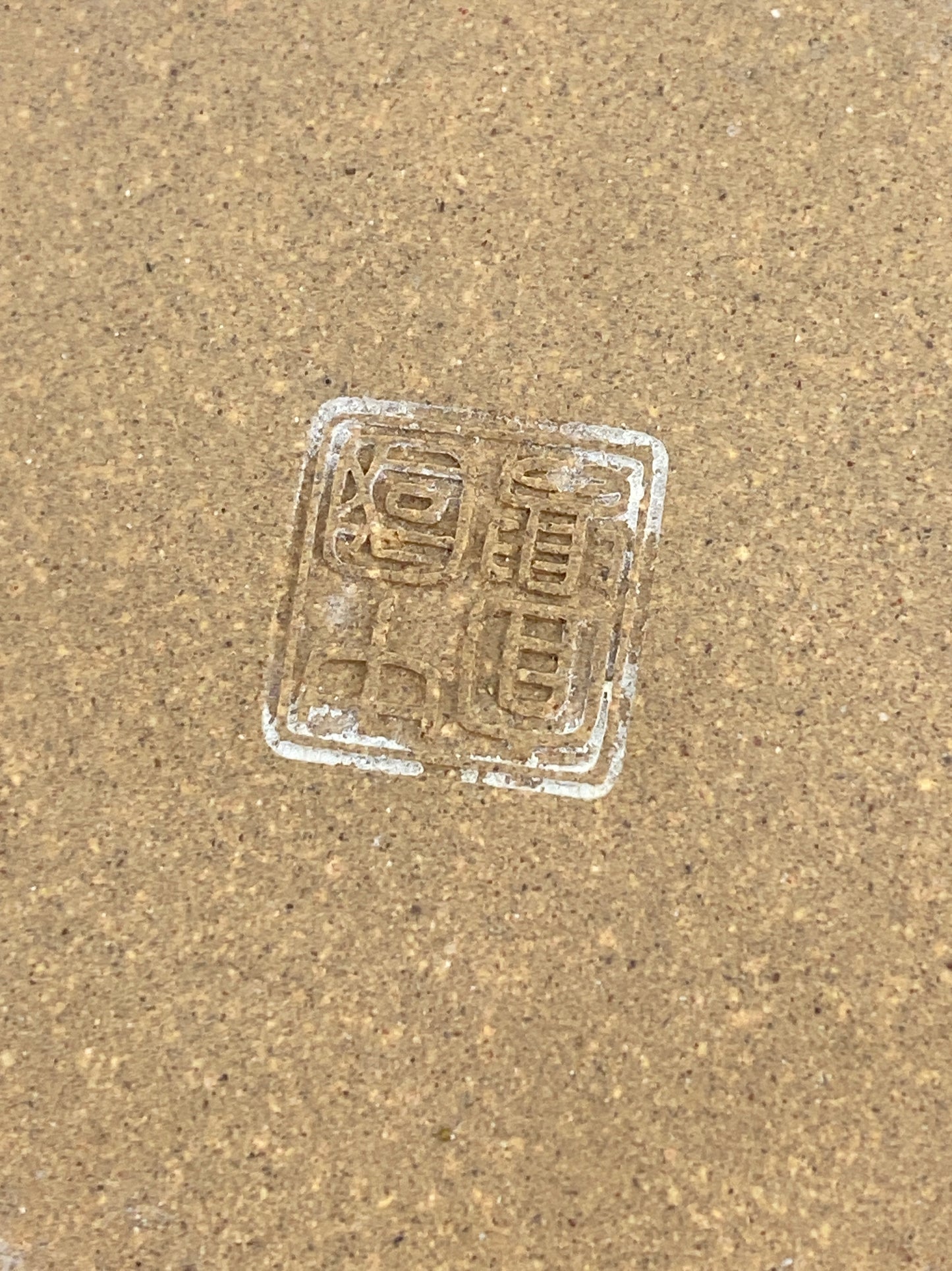 Teekanne aus Duanni Tonkeramik mit Stempel