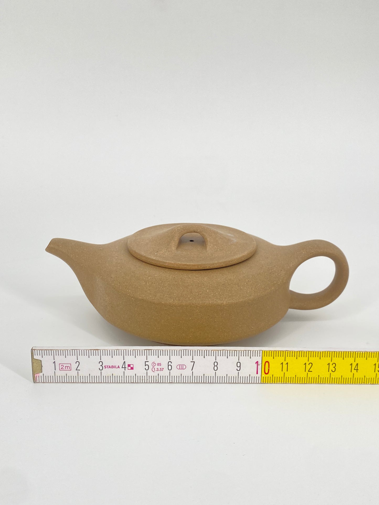 Teekanne aus Duanni Tonkeramik mit Stempel