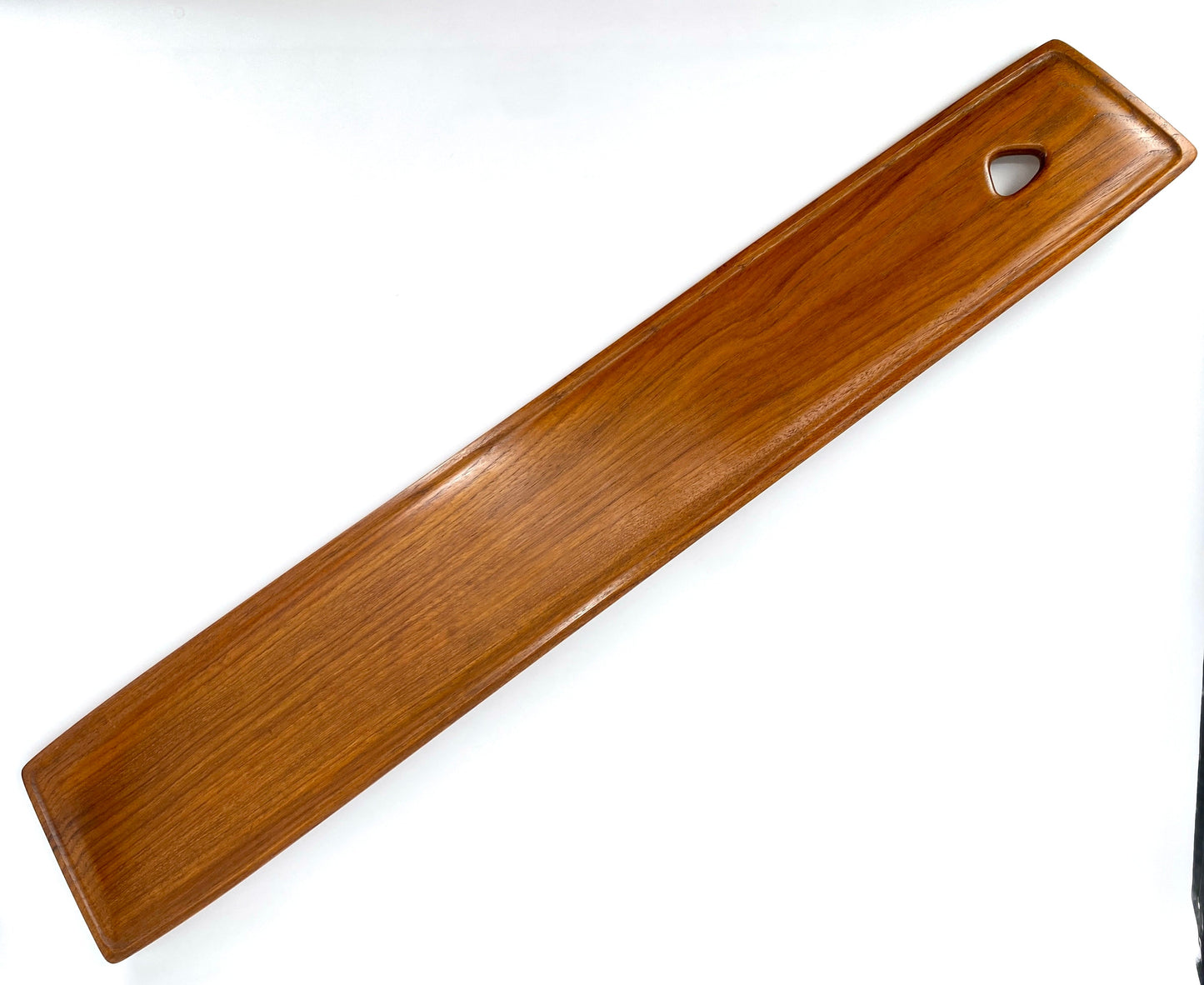 Serviertablett von Johannes Aasbjerg für Aasbjerg & Ortoft aus massivem Teakholz, Dänemark um 1955